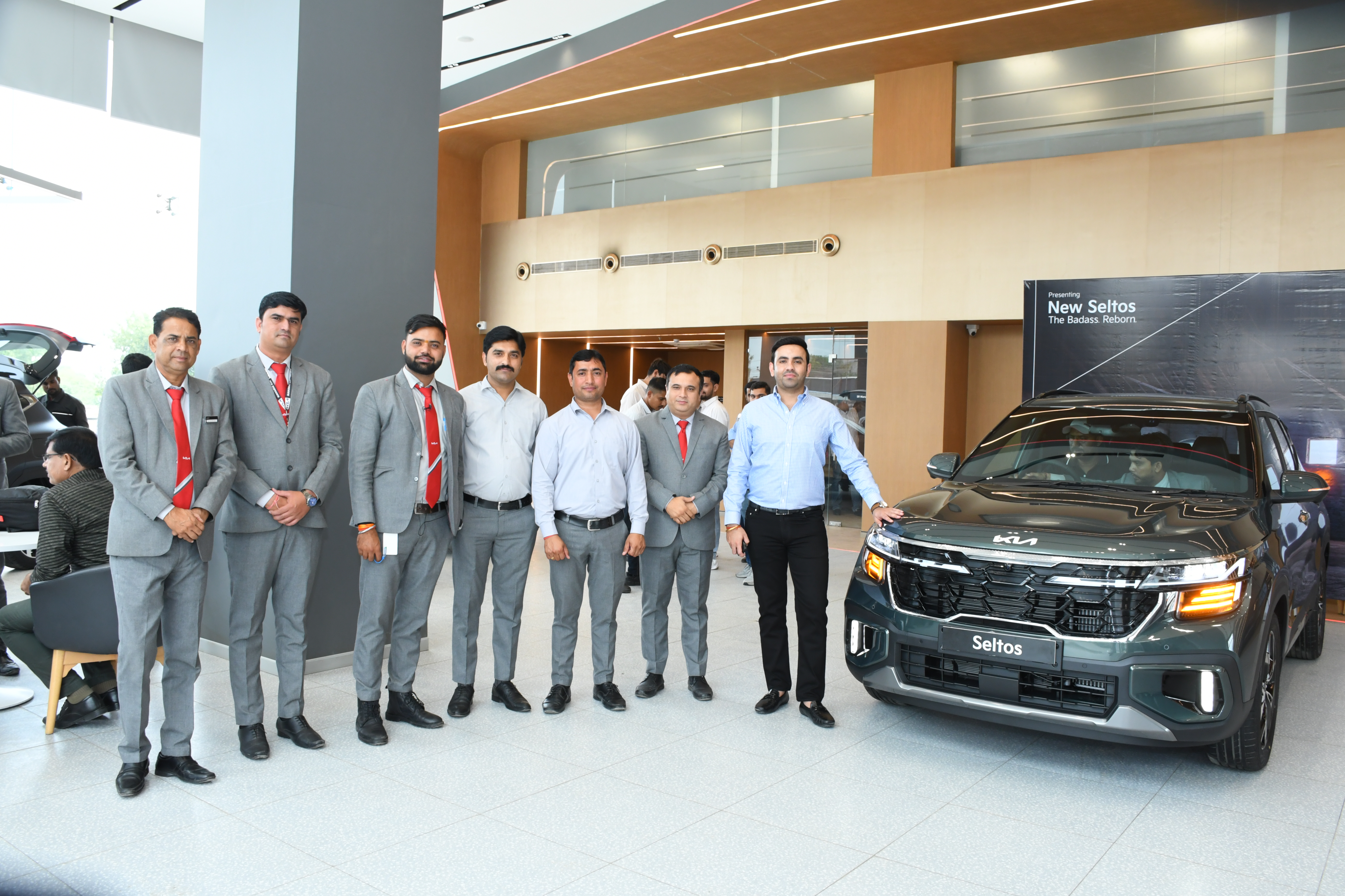 Car dealer — Kia Car Showroom in Sikar (photo 40)