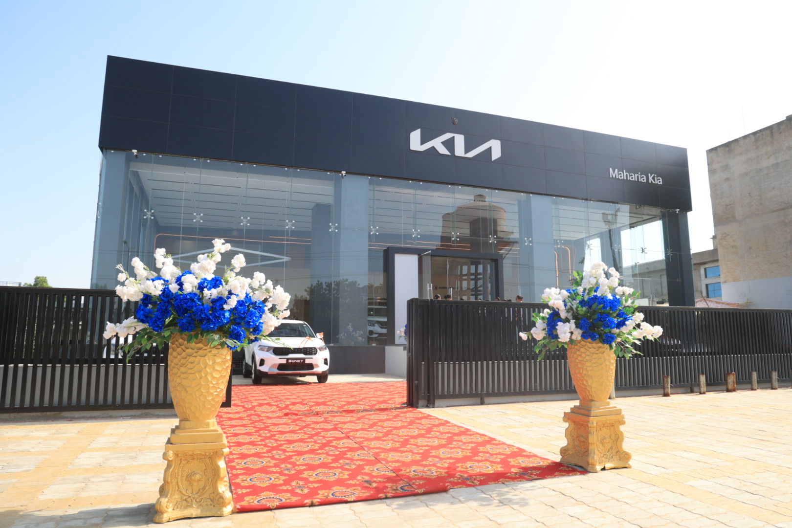 Car dealer — Kia Car Showroom in Sikar (photo 7)