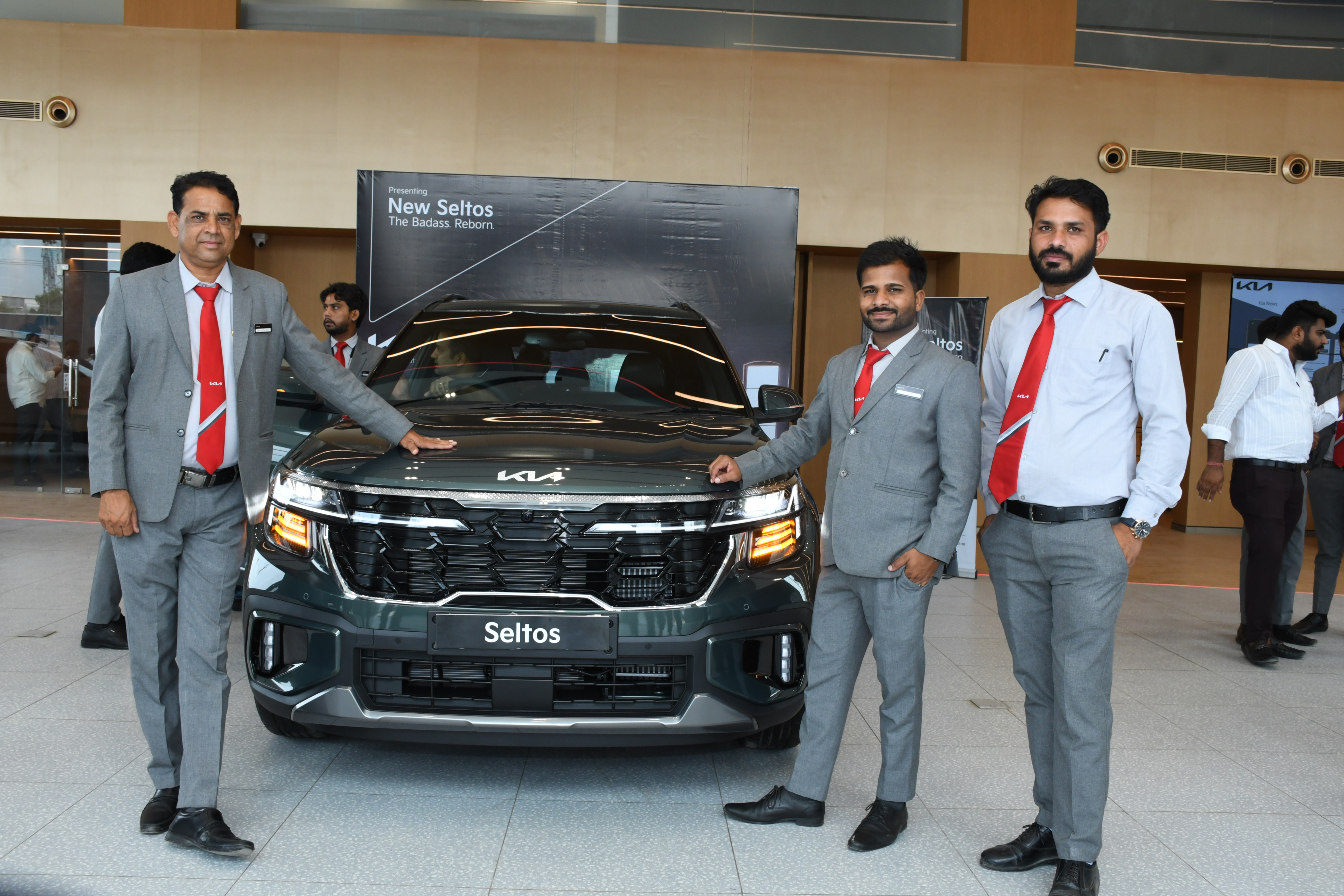 Car dealer — Kia Car Showroom in Sikar (photo 29)