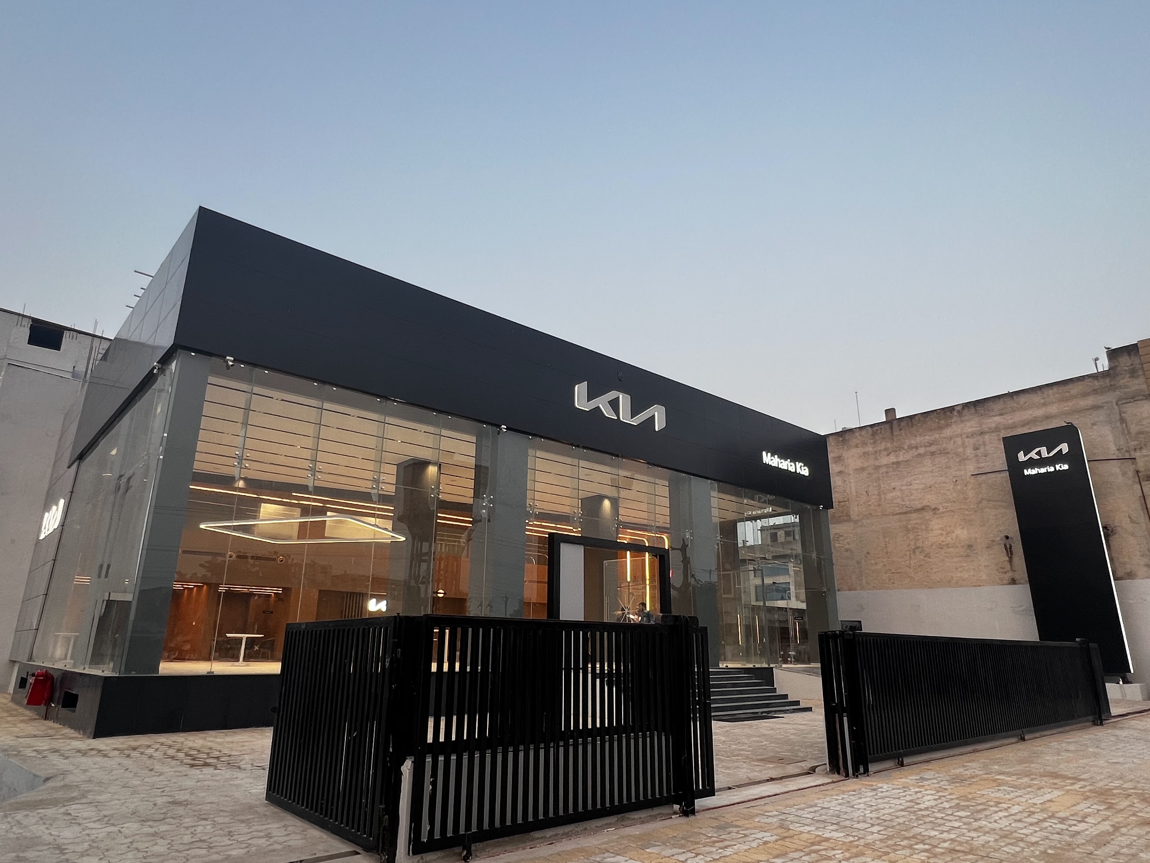 Car dealer — Kia Car Showroom in Sikar (photo 15)