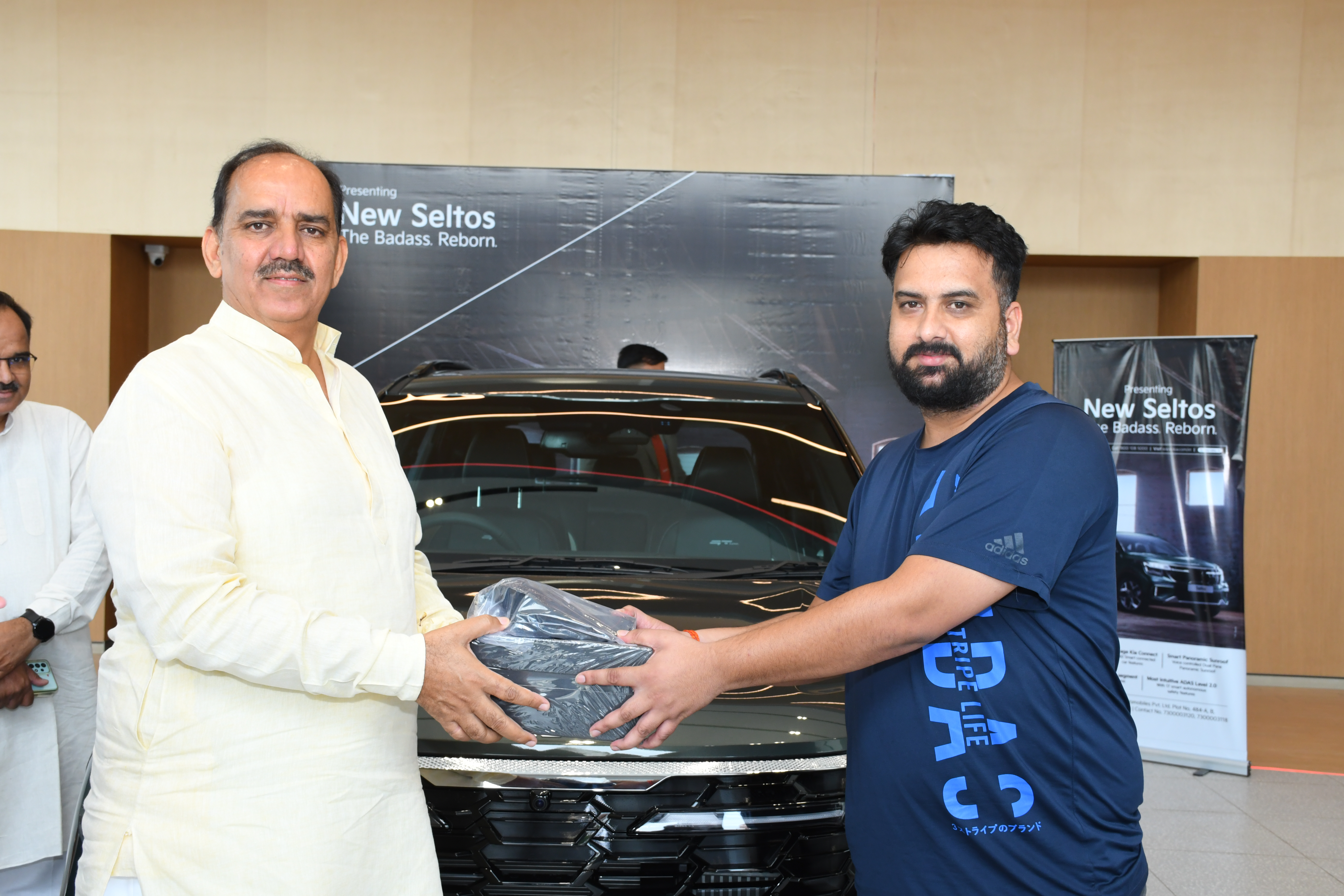 Car dealer — Kia Car Showroom in Sikar (photo 19)