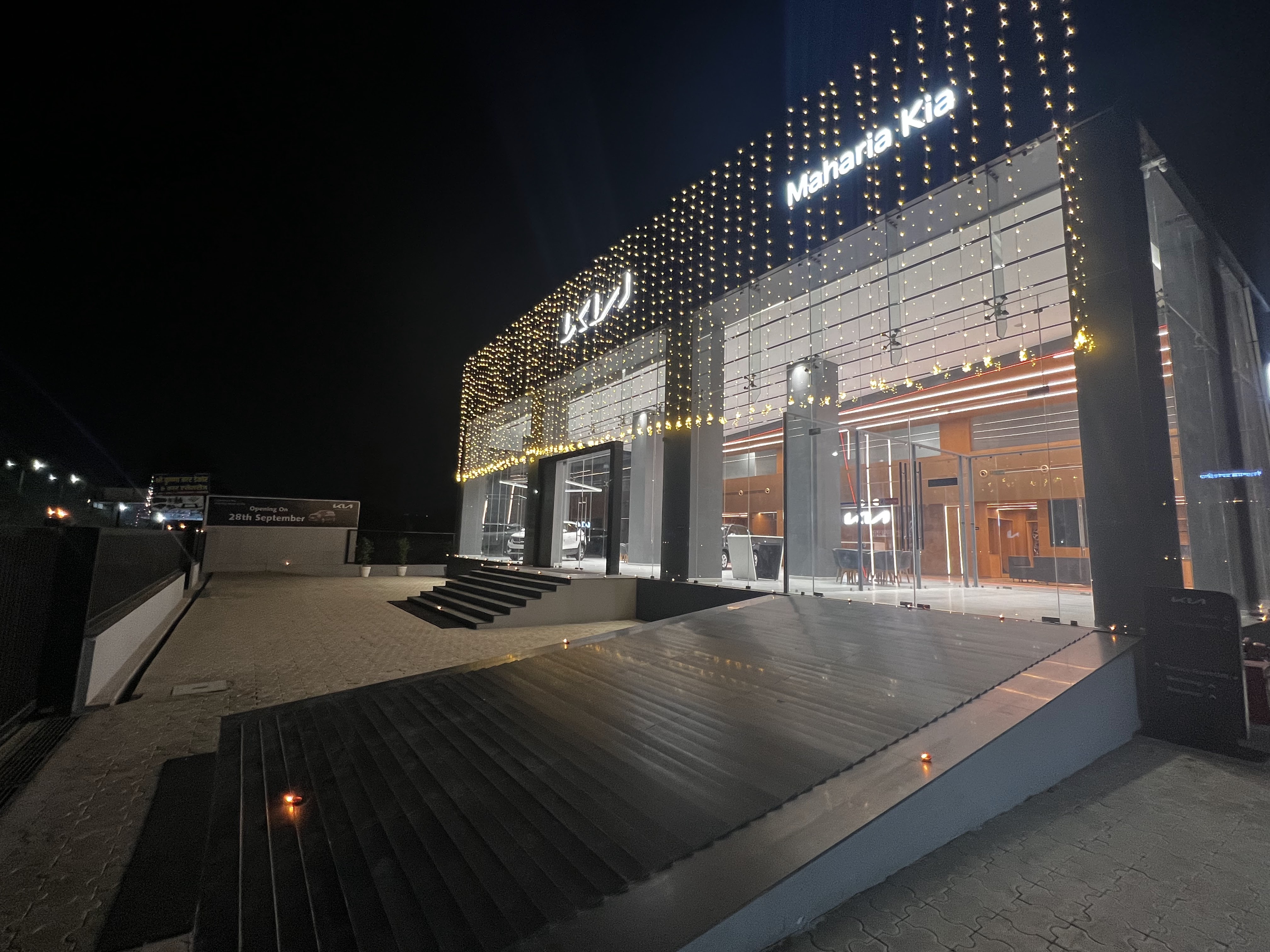 Car dealer — Kia Car Showroom in Sikar (photo 17)
