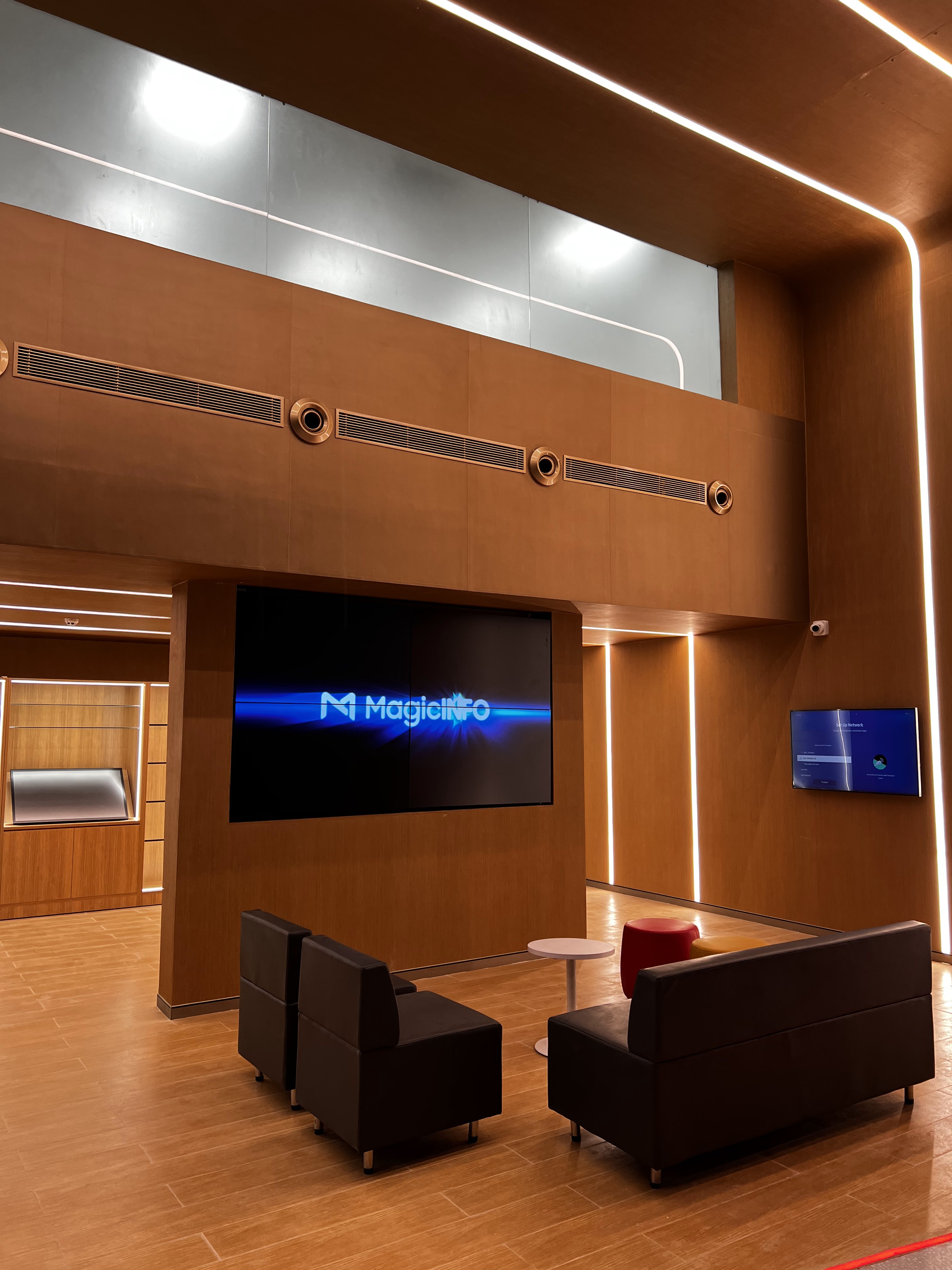 Car dealer — Kia Car Showroom in Sikar (photo 9)