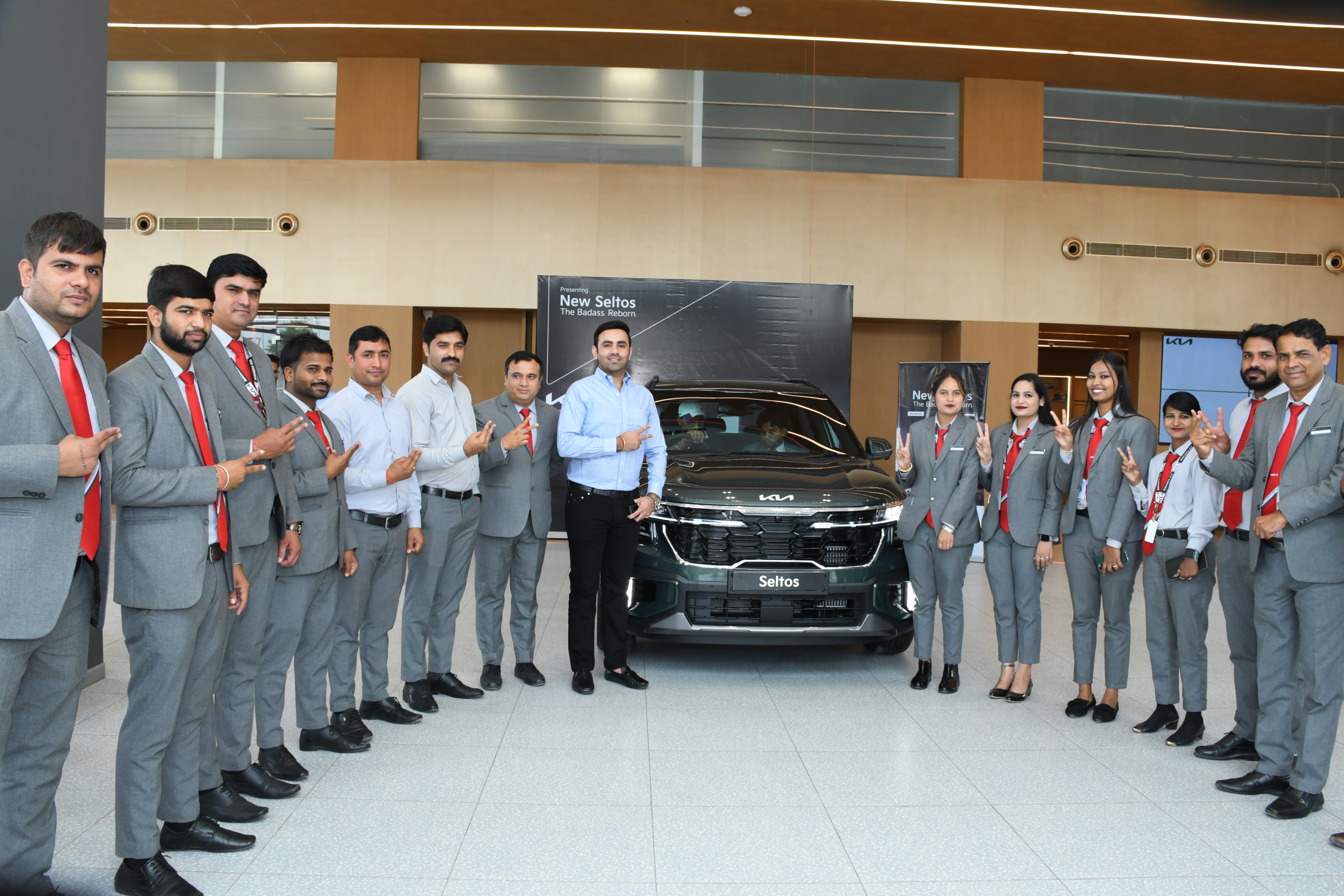 Car dealer — Kia Car Showroom in Sikar (photo 45)