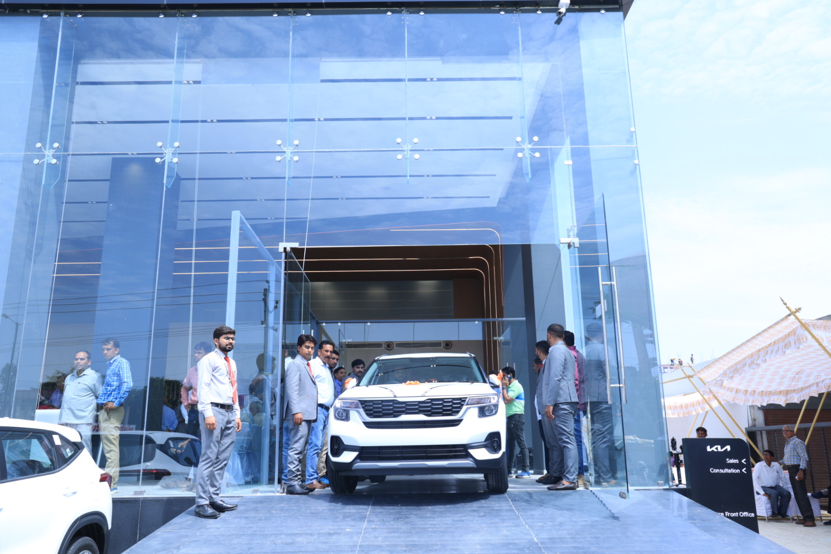 Car dealer — Kia Car Showroom in Sikar (photo 6)