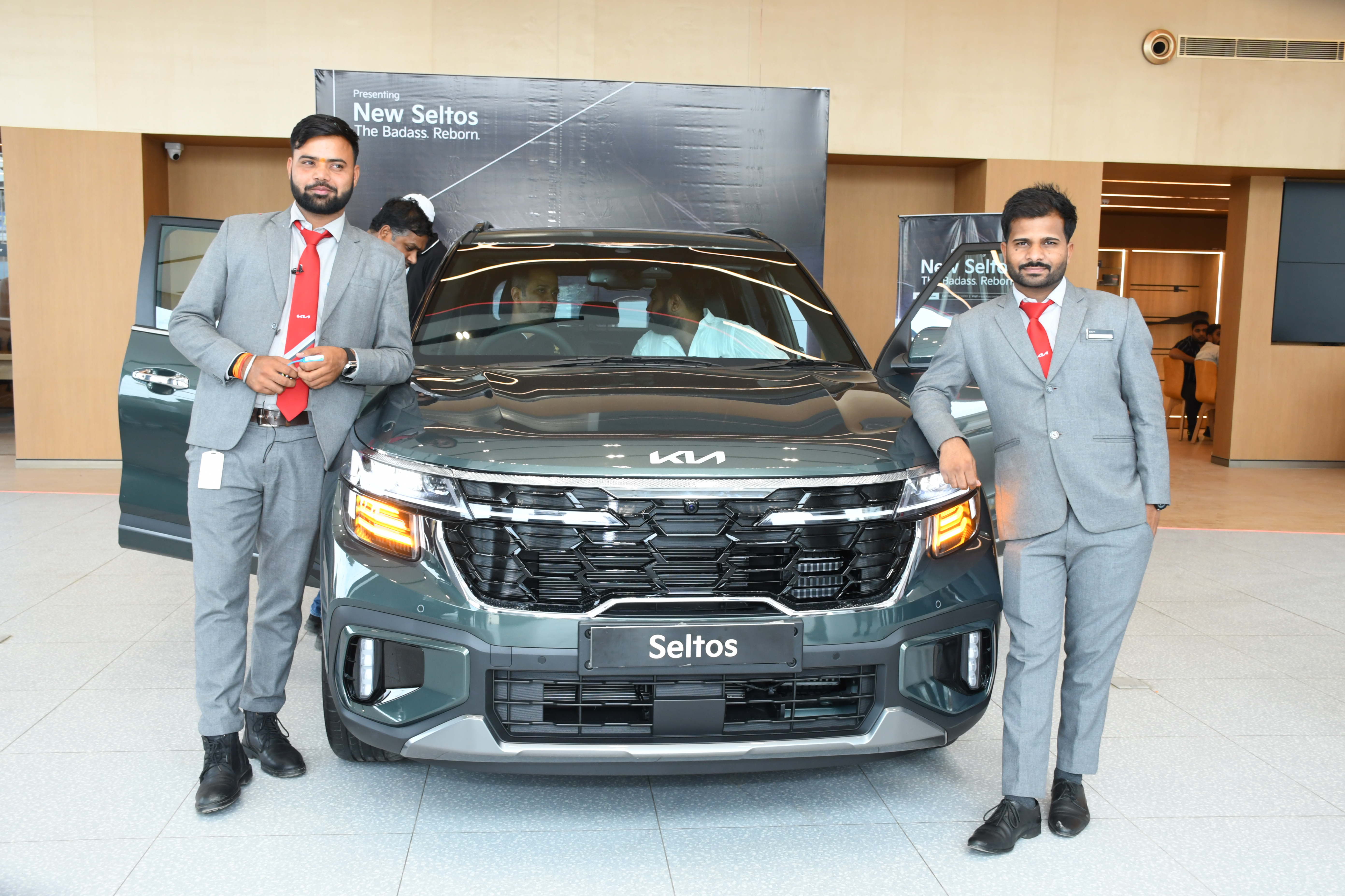 Car dealer — Kia Car Showroom in Sikar (photo 37)