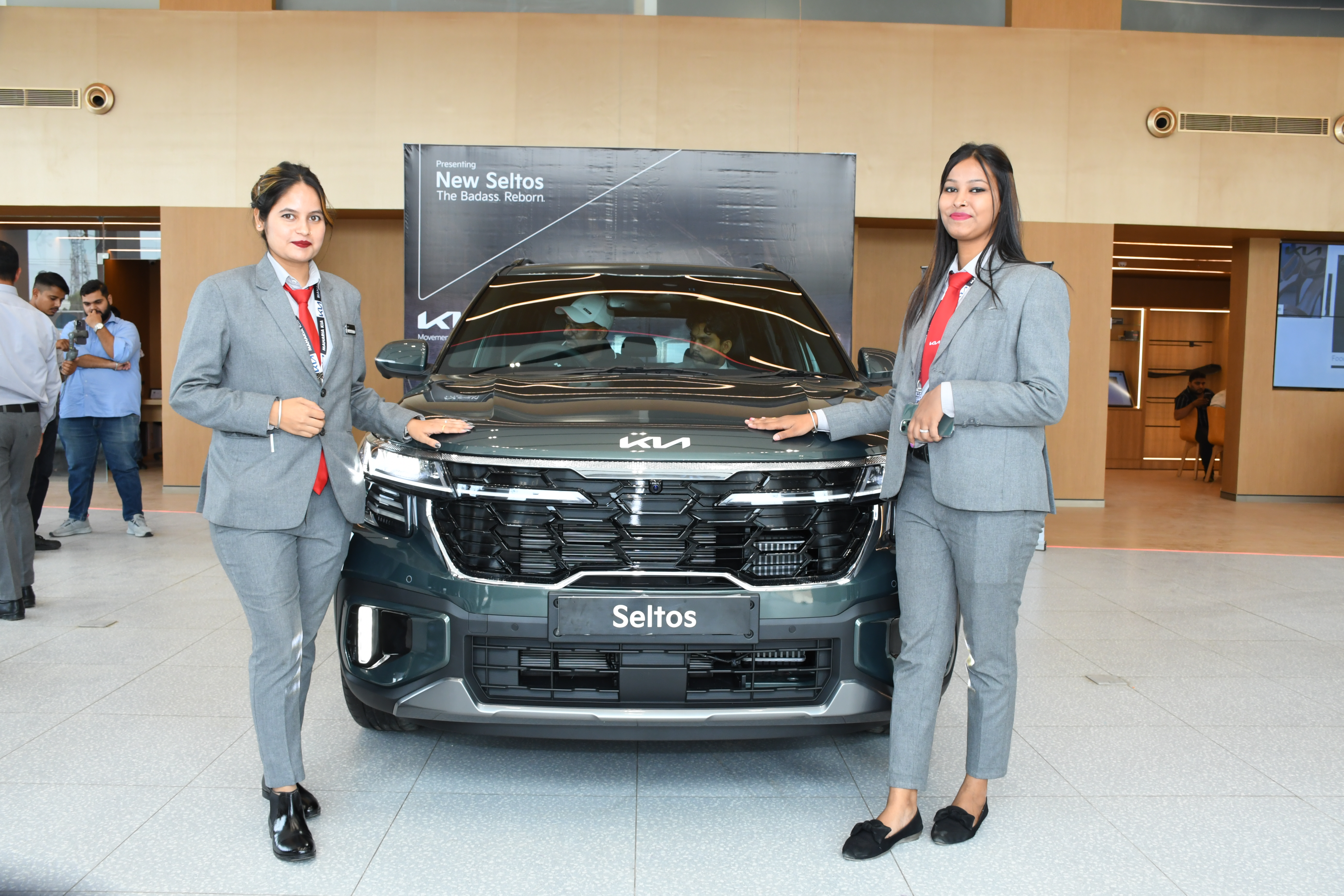 Car dealer — Kia Car Showroom in Sikar (photo 42)