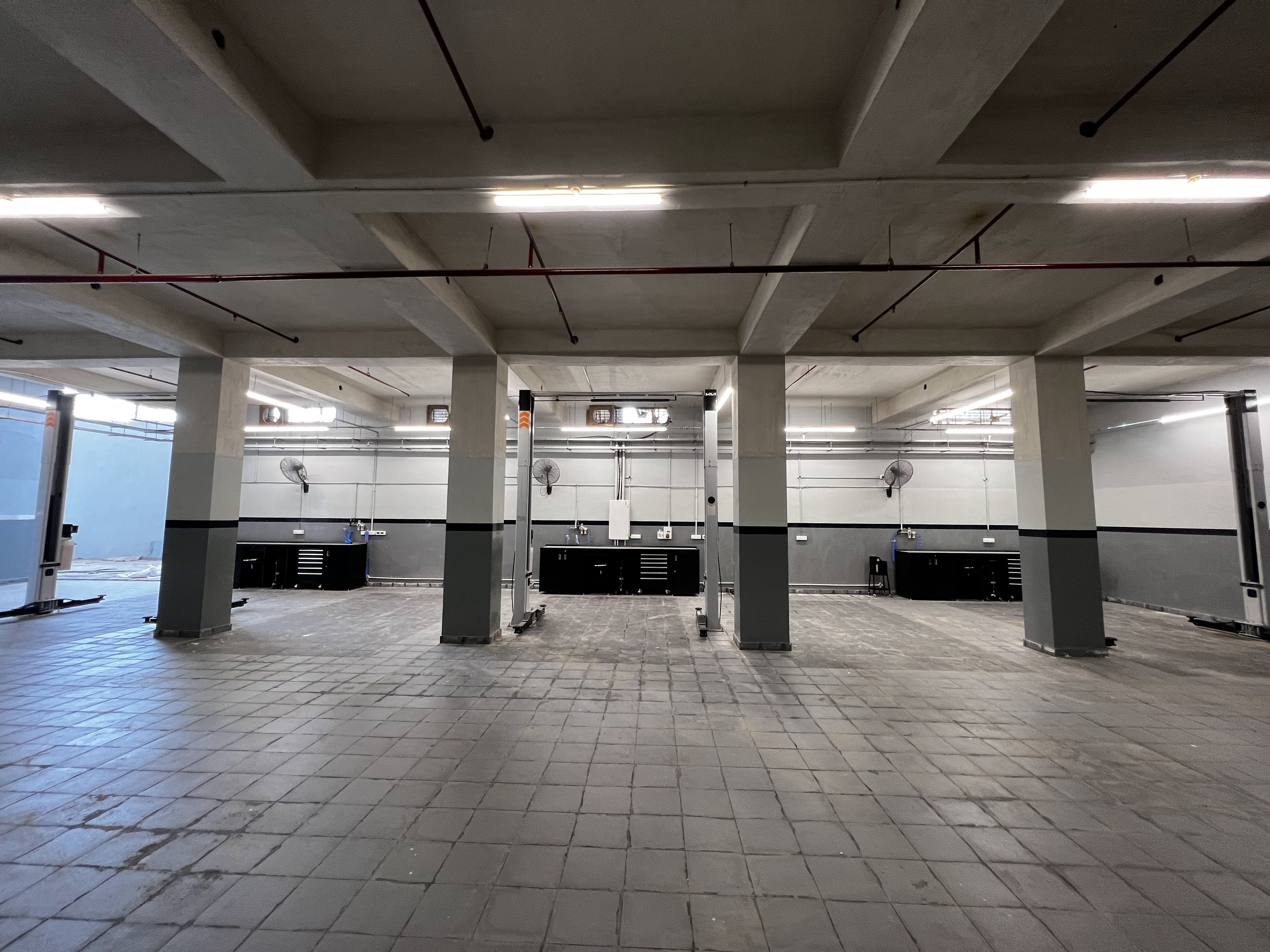 Car dealer — Kia Car Showroom in Sikar (photo 16)