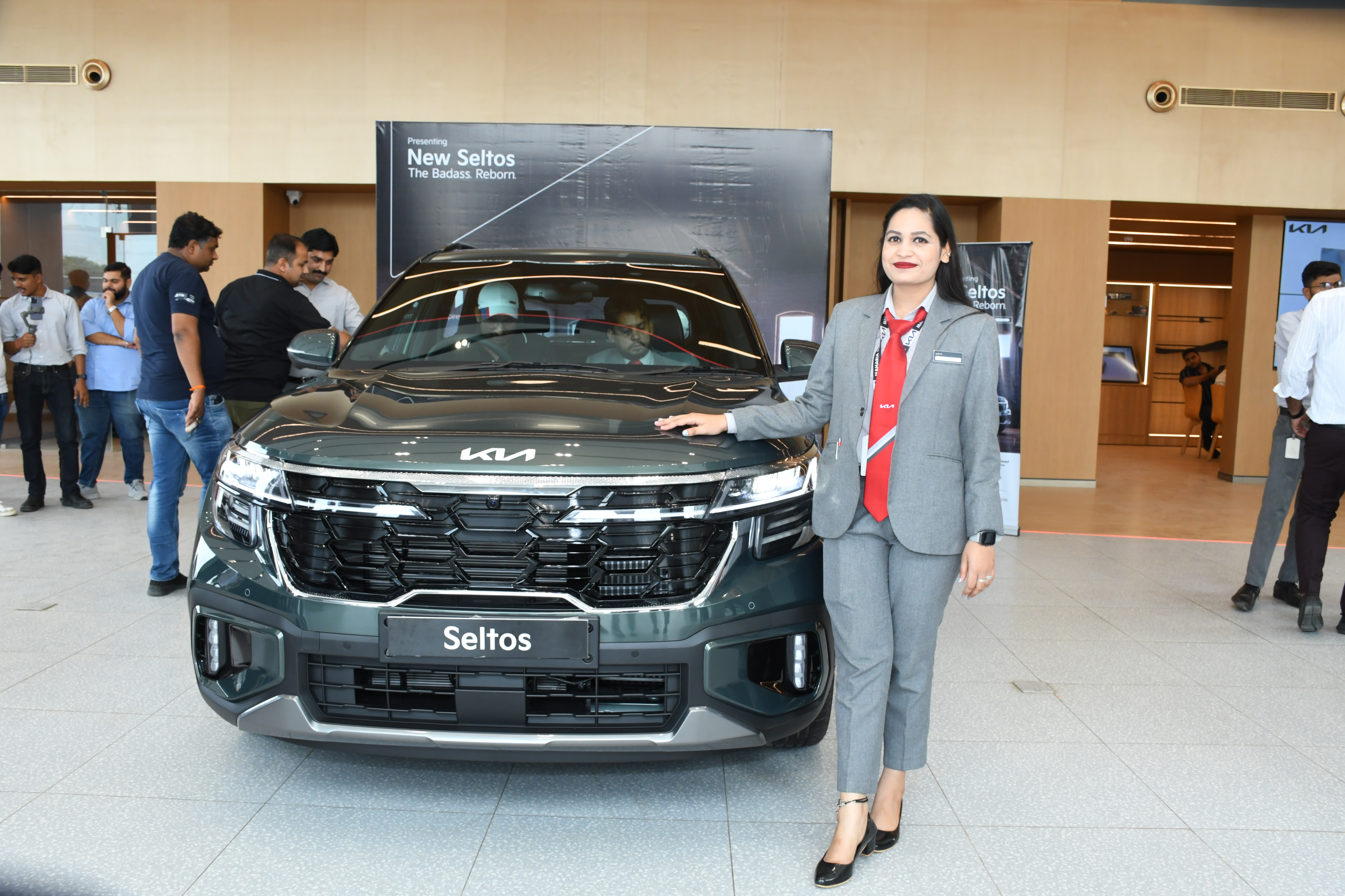 Car dealer — Kia Car Showroom in Sikar (photo 27)