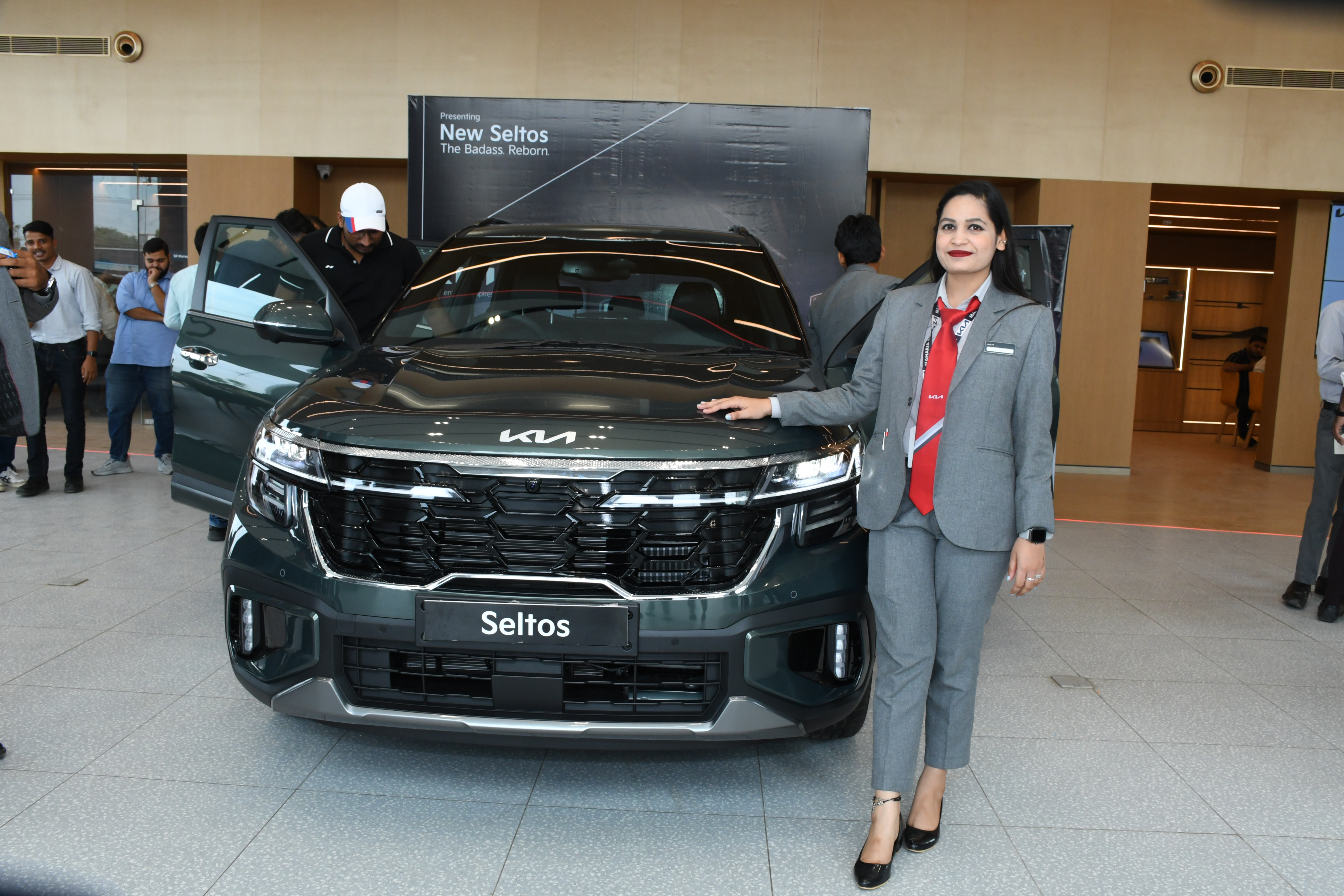Car dealer — Kia Car Showroom in Sikar (photo 34)