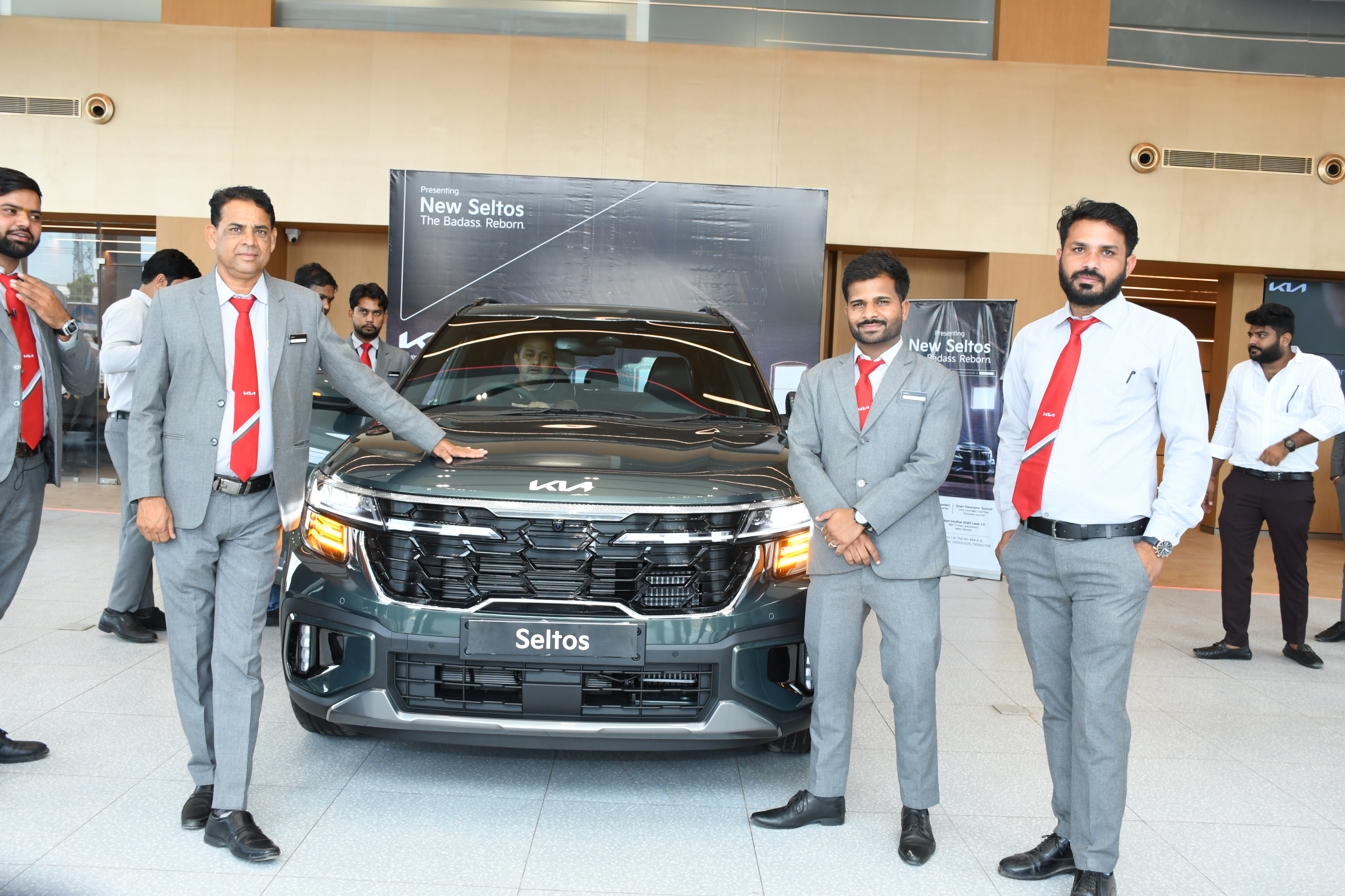 Car dealer — Kia Car Showroom in Sikar (photo 24)