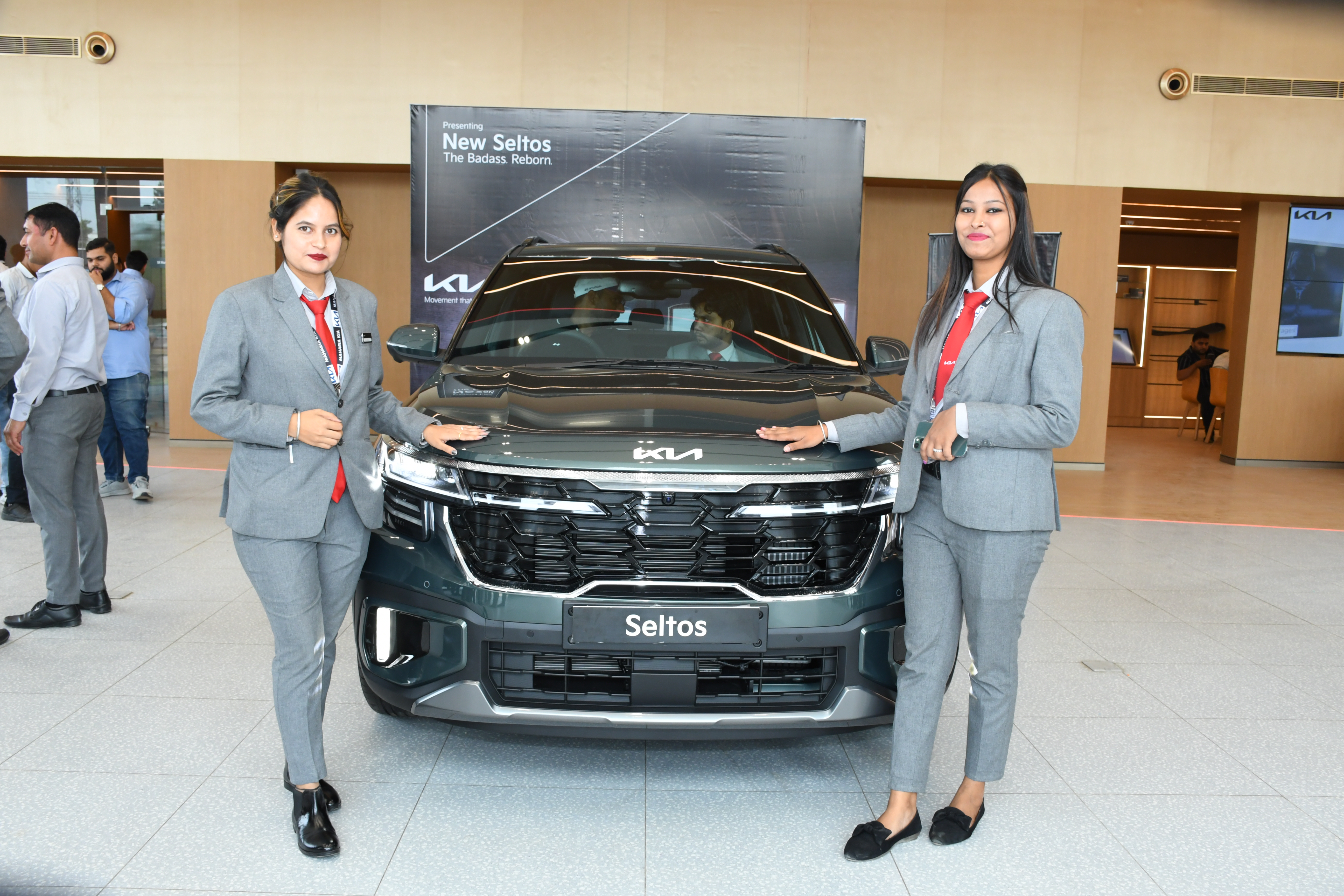 Car dealer — Kia Car Showroom in Sikar (photo 39)