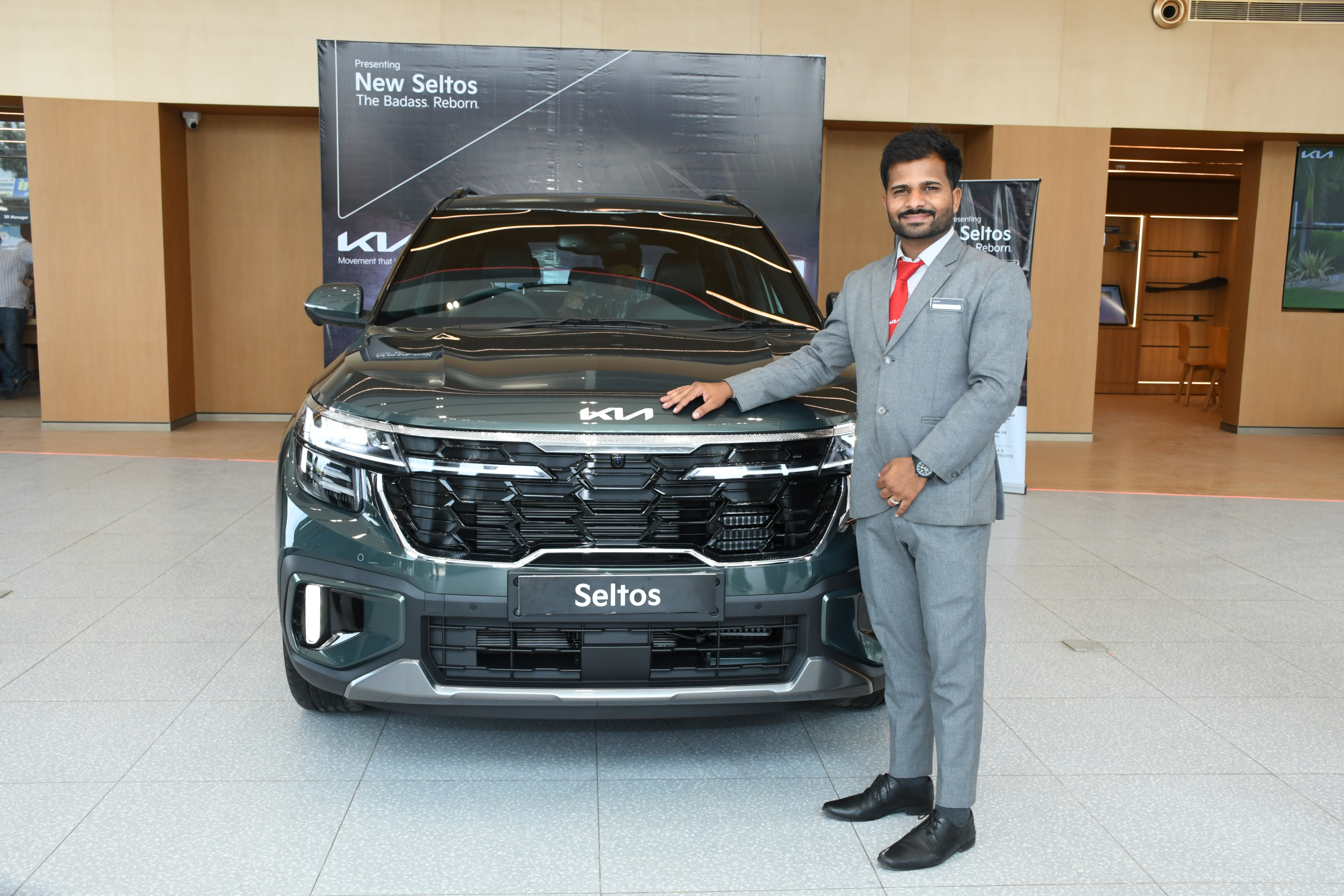 Car dealer — Kia Car Showroom in Sikar (photo 26)