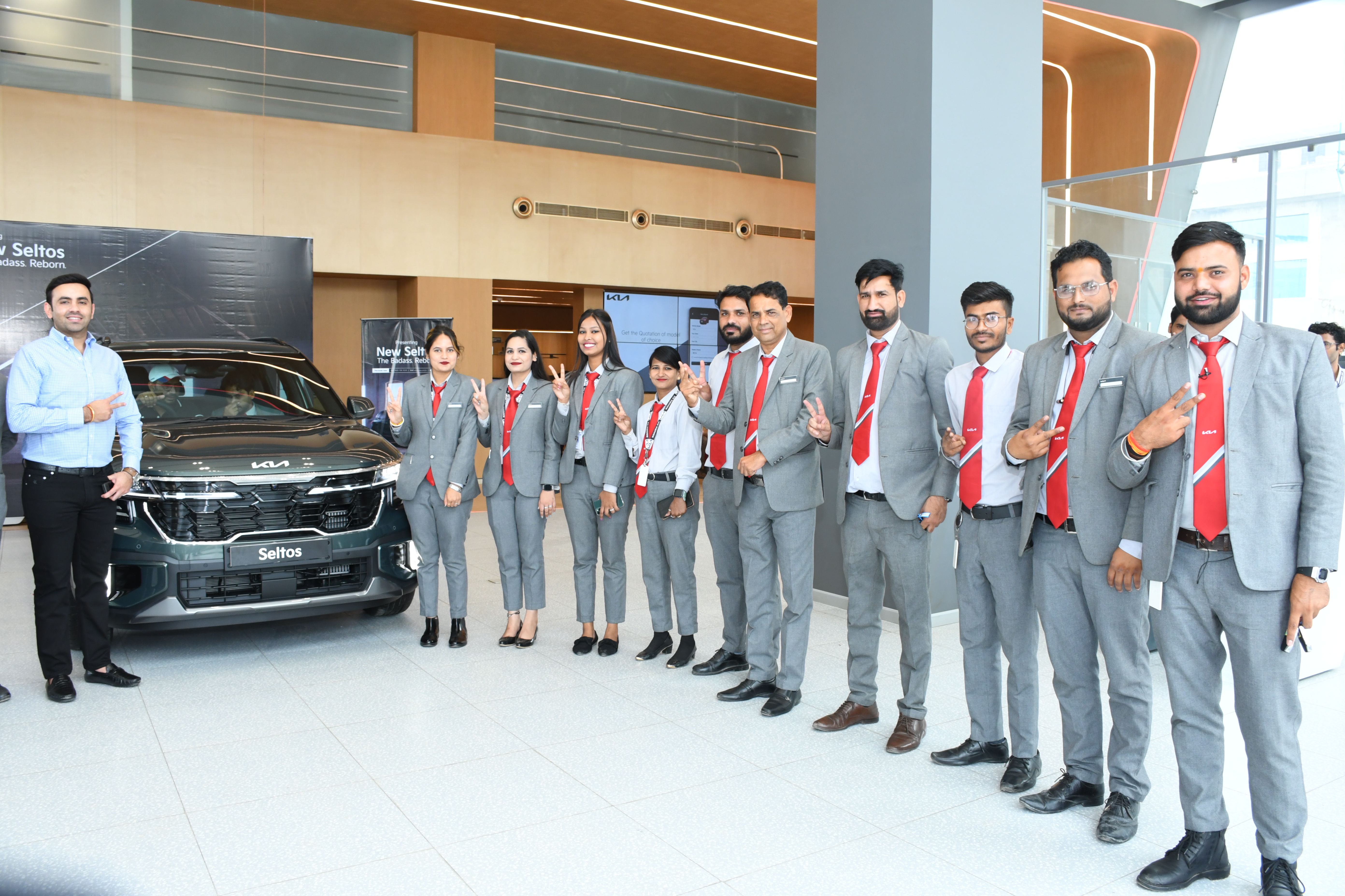 Car dealer — Kia Car Showroom in Sikar (photo 41)