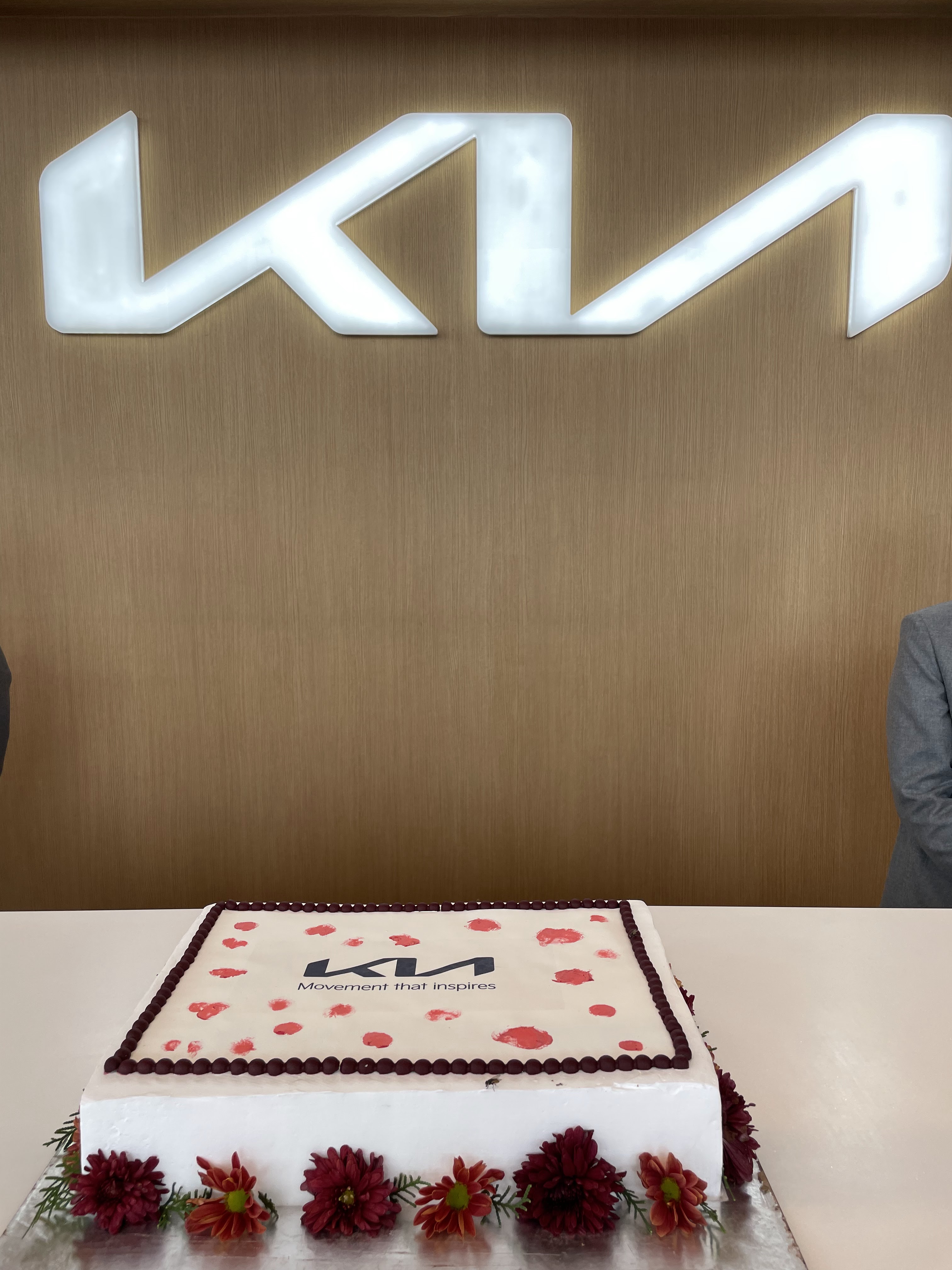 Car dealer — Kia Car Showroom in Sikar (photo 11)