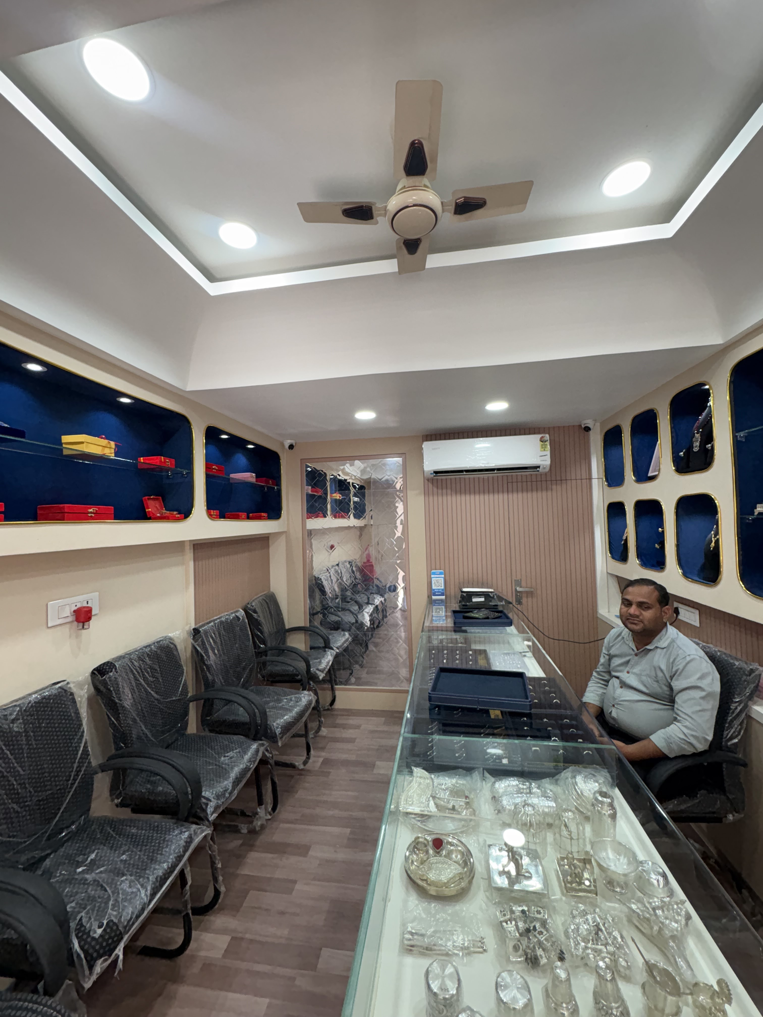 Jewellery Store — Silvraa in Nawalgarh (photo 2)