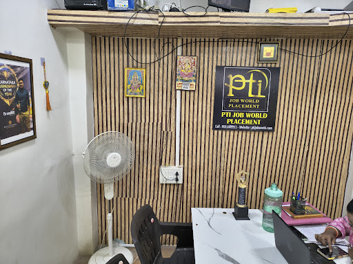 Recruiter — PTI Job World Solapur (photo 6)