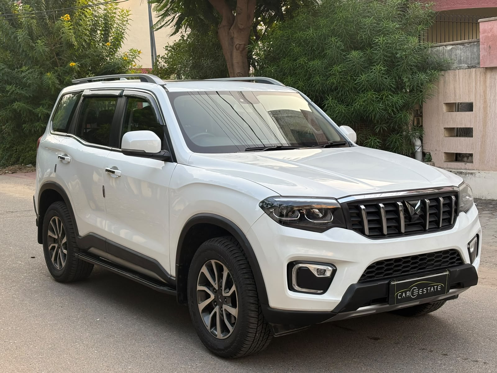 🚘  Mahindra Scorpio N G Z8 2WD AT 7S BS-VI
  ⛽️ Petrol 
 