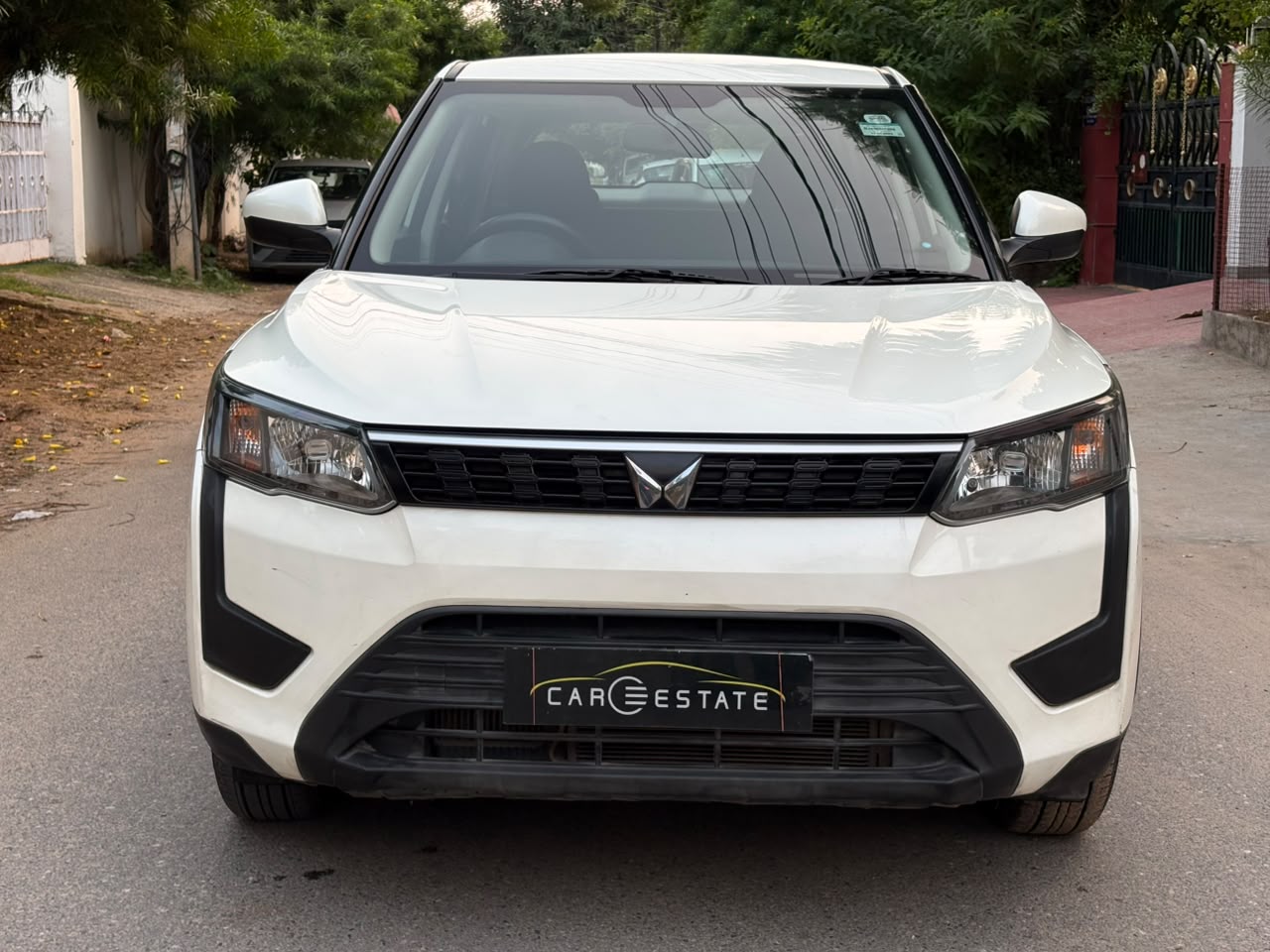 🚘  Mahindra XUV 300 W4 DIESEL MT BS-VI
  ⛽️ DIESEL 
  ✨ 2