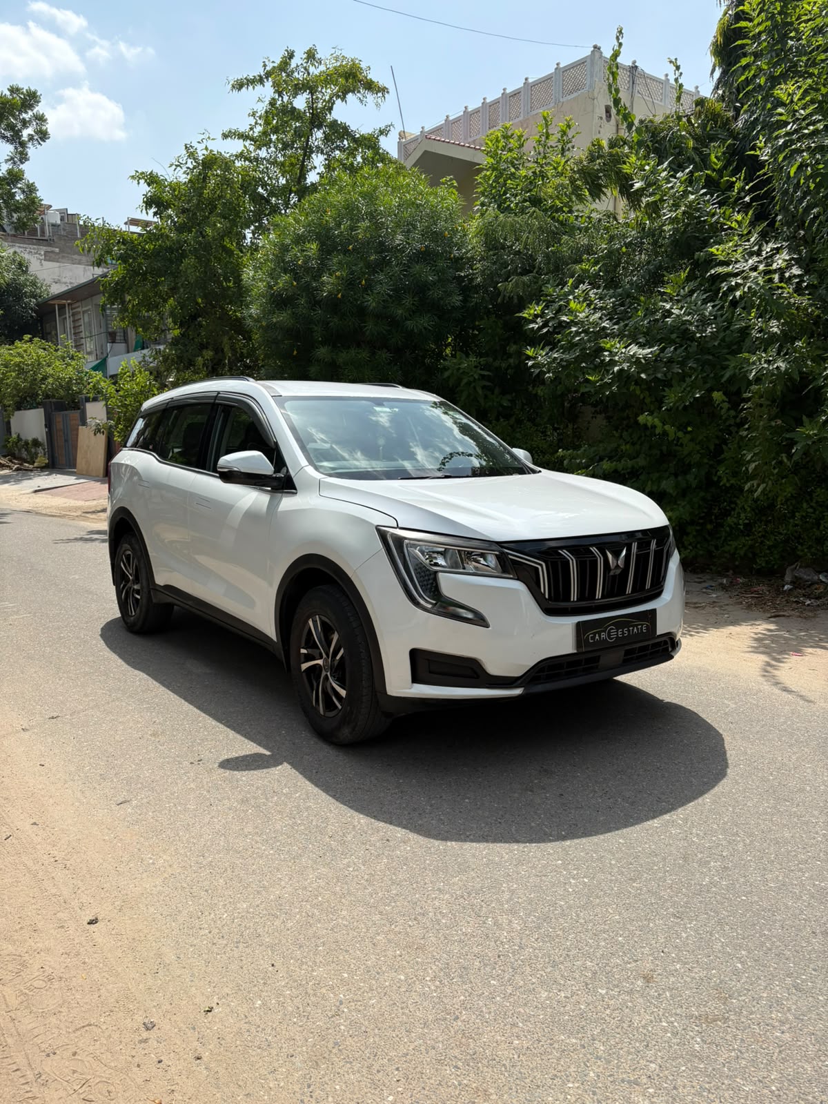 * 🚘 Mahindra XUV 700 MX 5 Seater MT BS-VI
* ⛽️Diesel 
* ✨