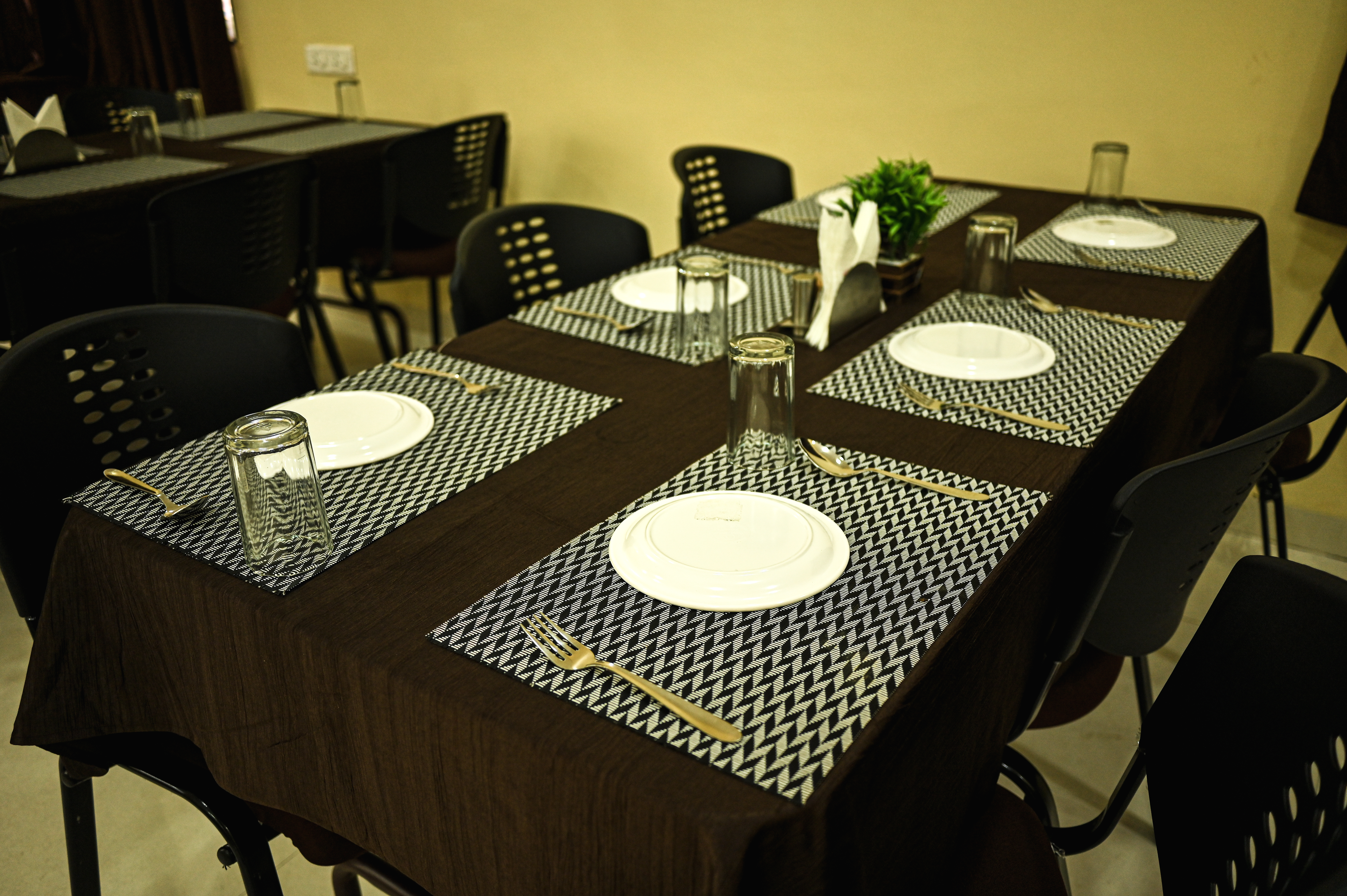 Hotel — The Shrine Hotel in Mandhata (photo 26)