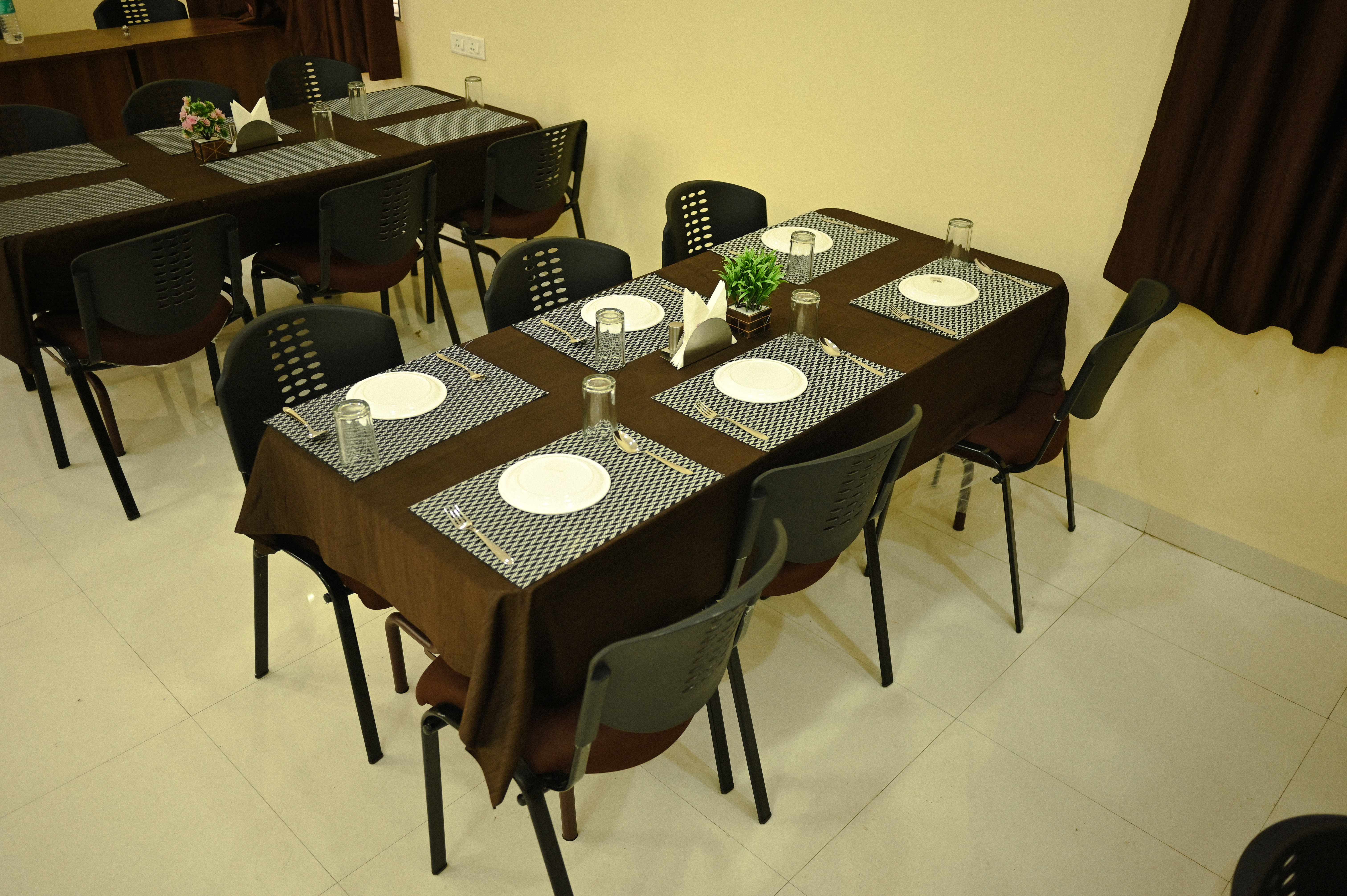 Hotel — The Shrine Hotel in Mandhata (photo 25)