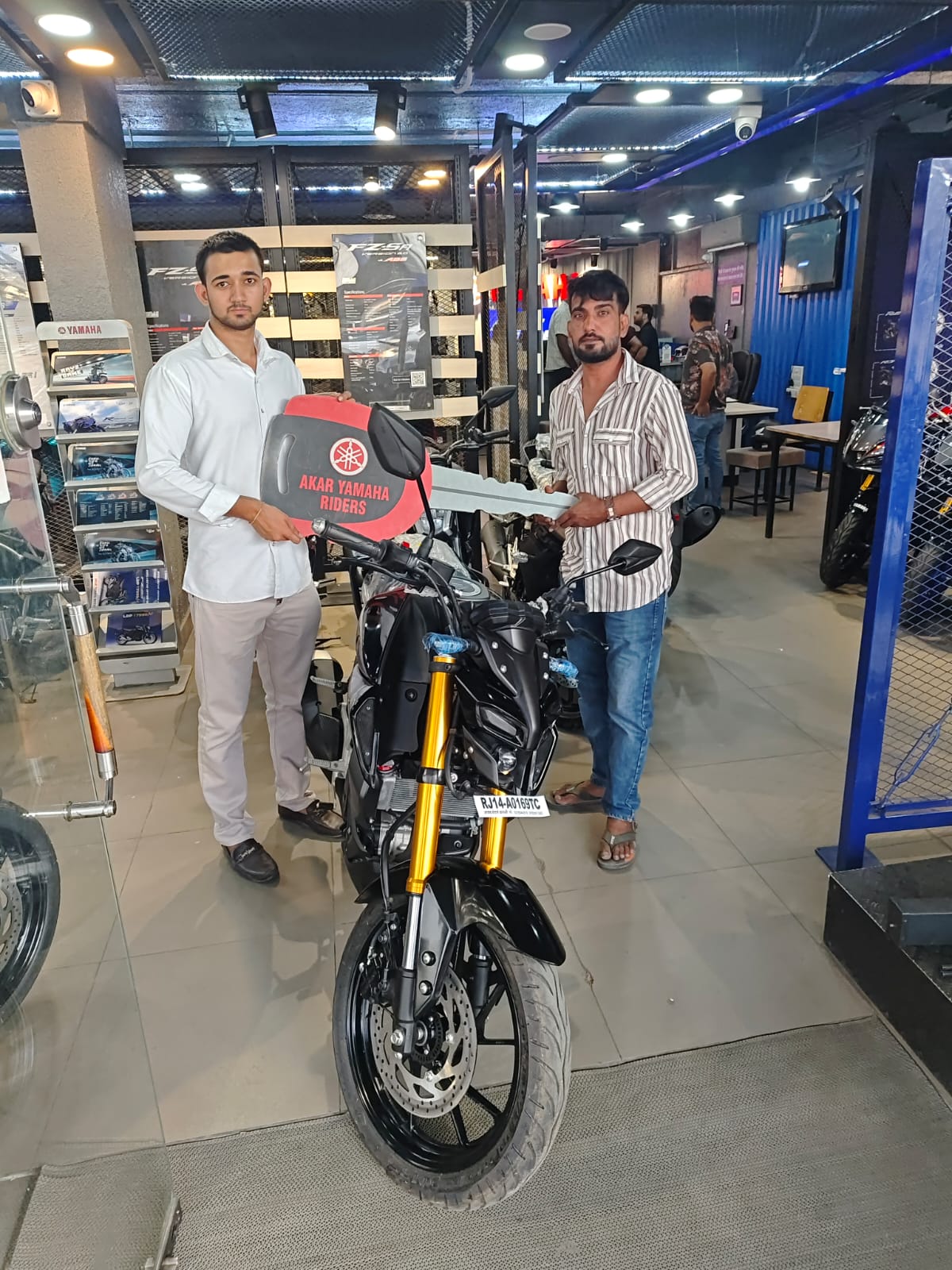 Two Wheeler Dealer — Yamaha Motor Showroom in Jaipur (photo 28)