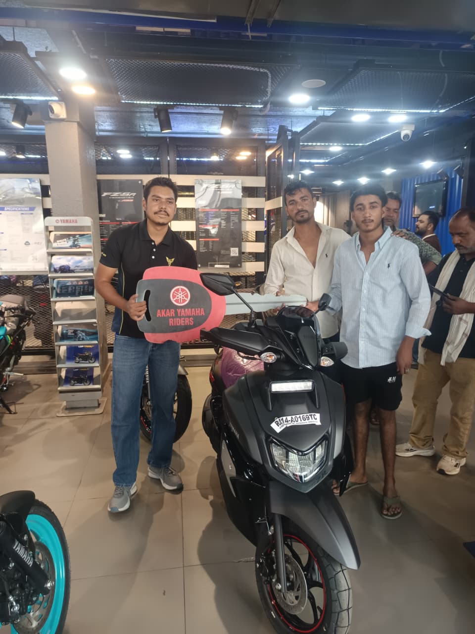 Two Wheeler Dealer — Yamaha Motor Showroom in Jaipur (photo 40)