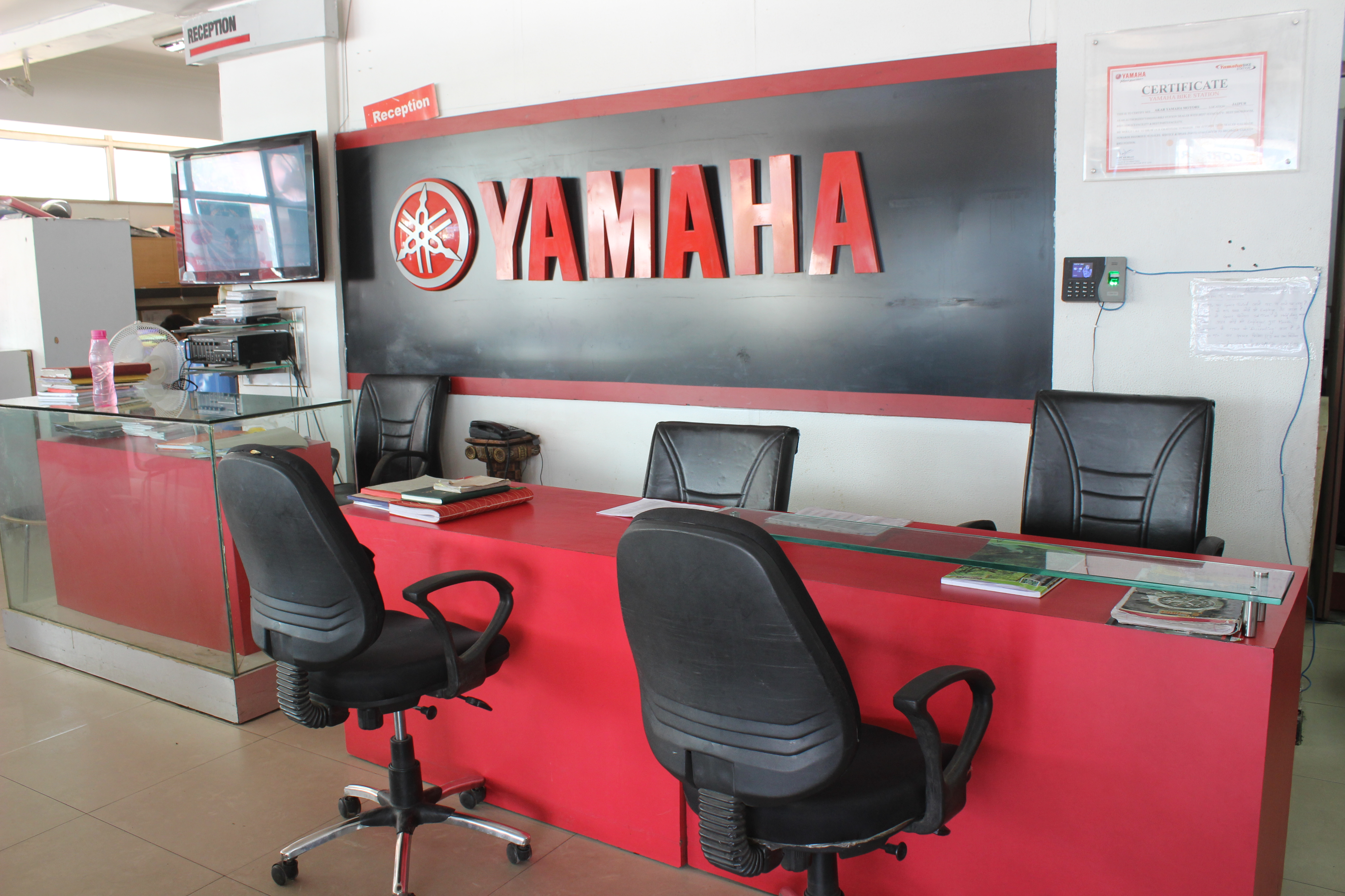 Two Wheeler Dealer — Yamaha Motor Showroom in Jaipur (photo 55)
