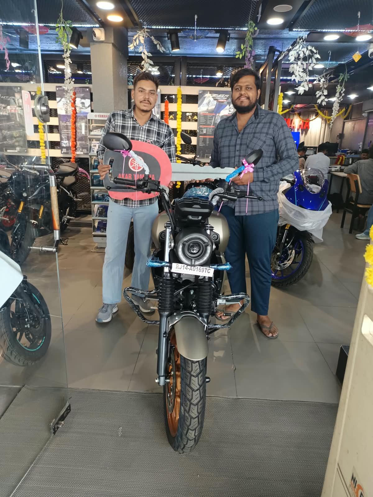 Two Wheeler Dealer — Yamaha Motor Showroom in Jaipur (photo 18)