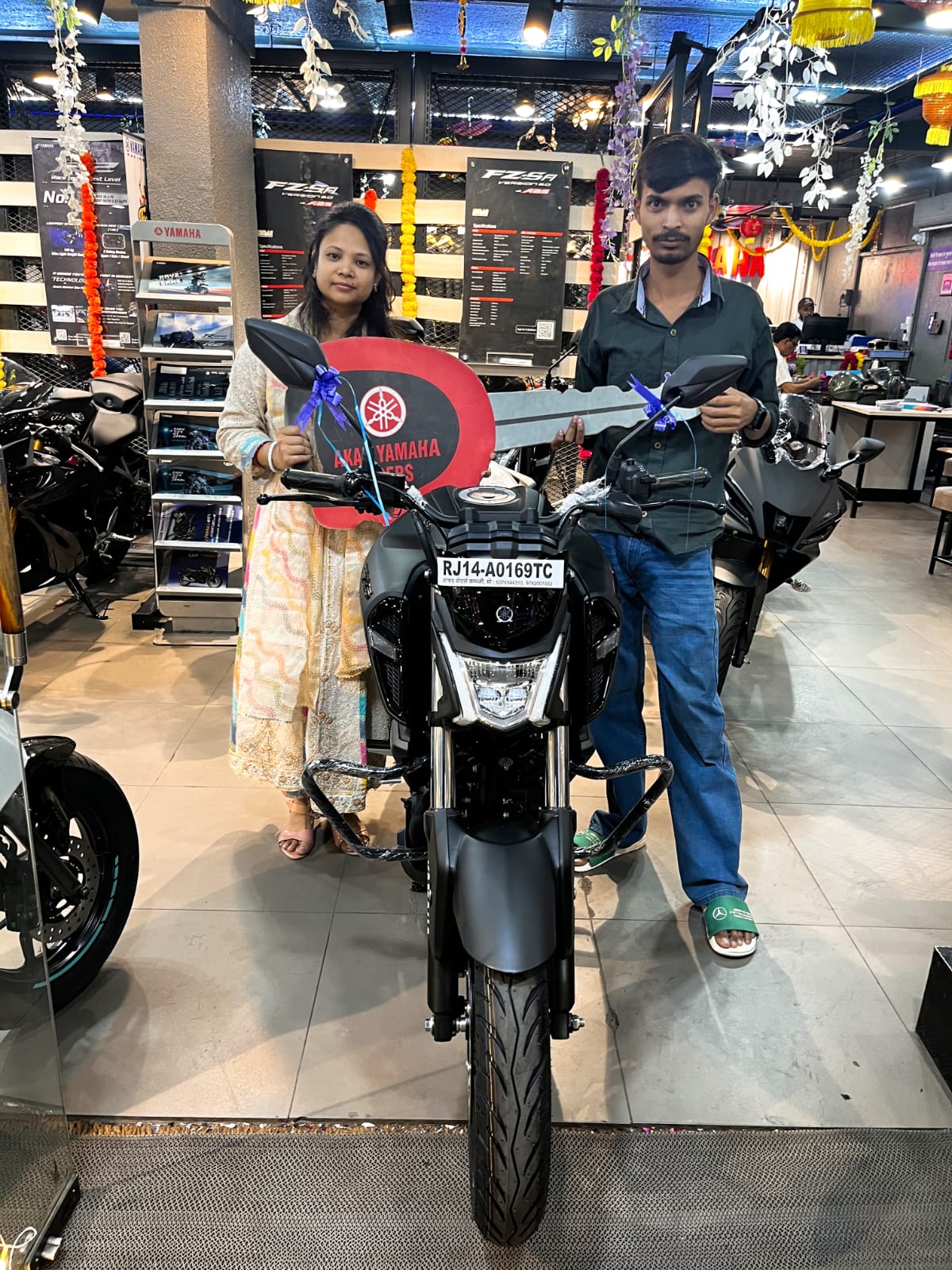 Two Wheeler Dealer — Yamaha Motor Showroom in Jaipur (photo 8)