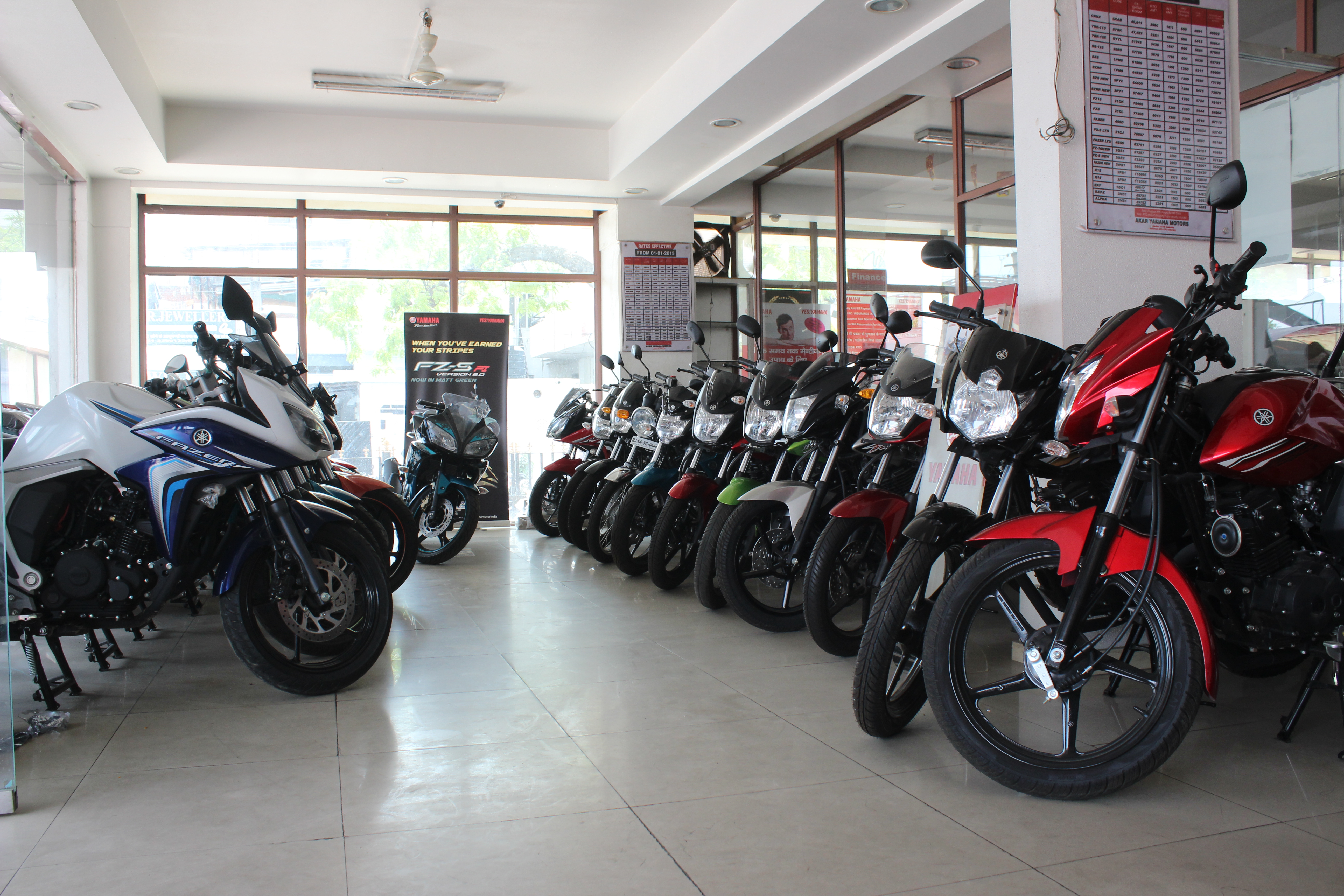 Two Wheeler Dealer — Yamaha Motor Showroom in Jaipur (photo 59)