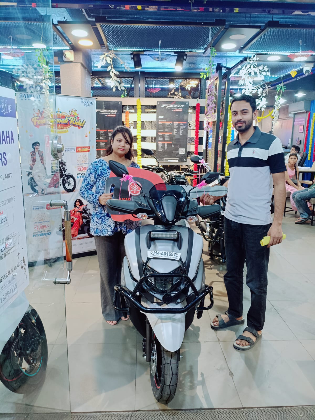 Two Wheeler Dealer — Yamaha Motor Showroom in Jaipur (photo 14)