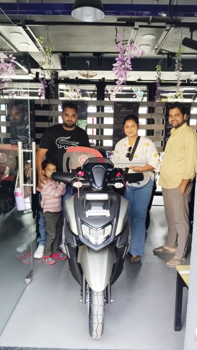 Two Wheeler Dealer — Yamaha Motor Showroom in Jaipur (photo 2)