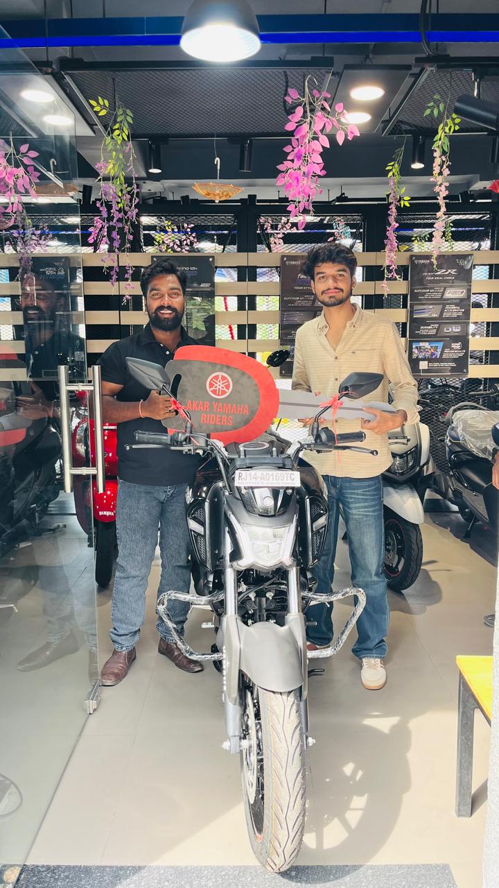 Two Wheeler Dealer — Yamaha Motor Showroom in Jaipur (photo 20)