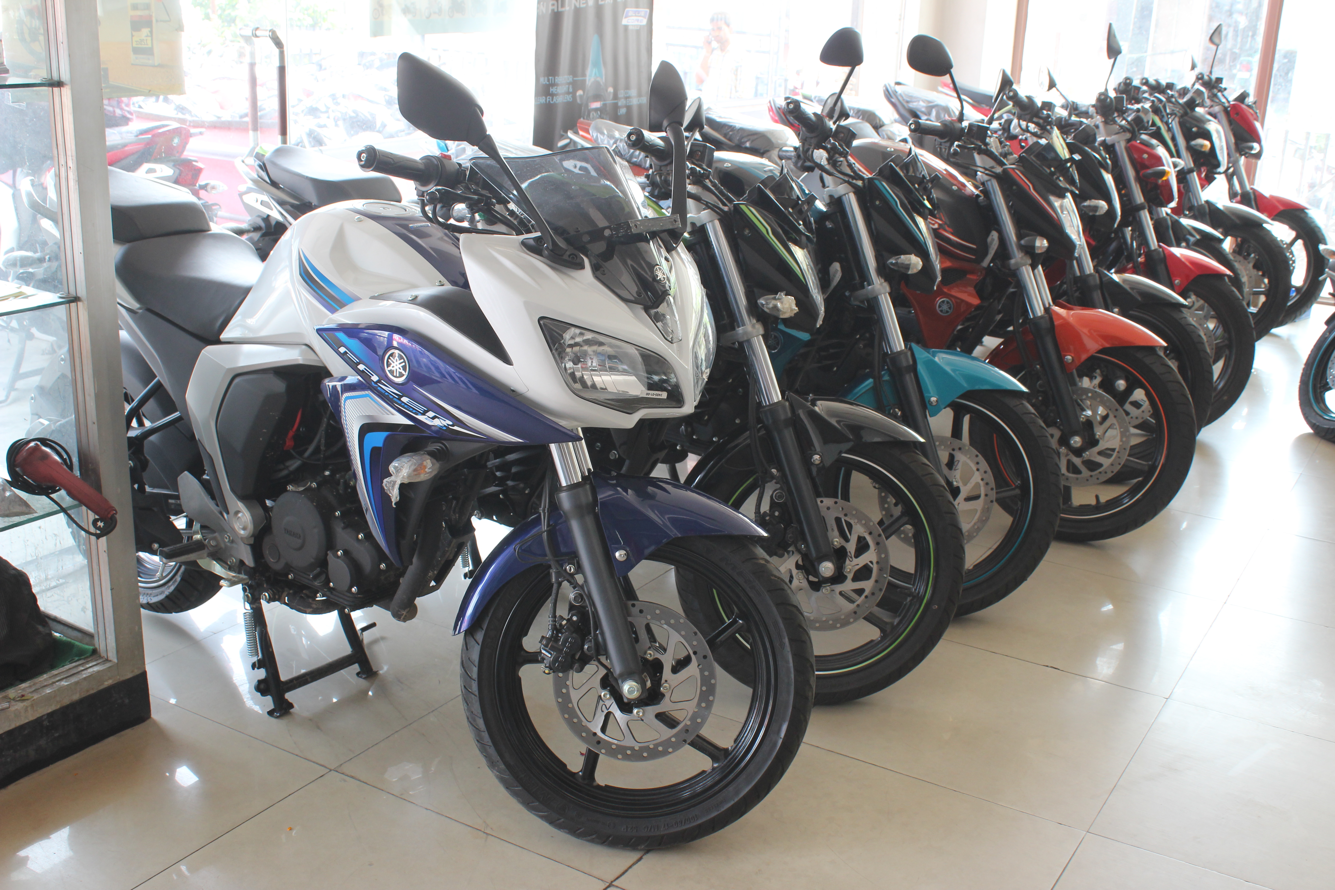 Two Wheeler Dealer — Yamaha Motor Showroom in Jaipur (photo 56)
