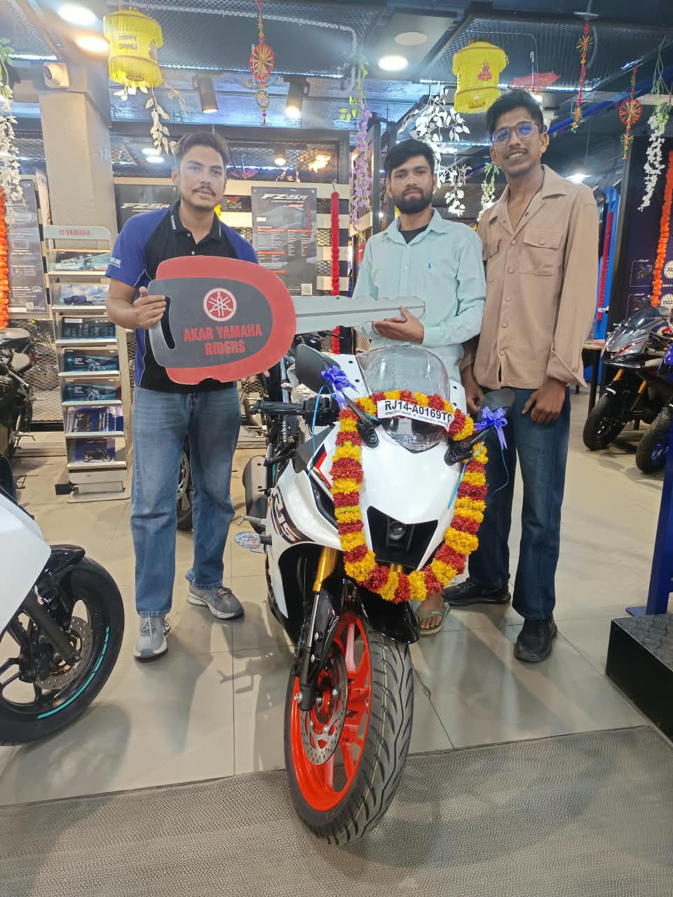 Two Wheeler Dealer — Yamaha Motor Showroom in Jaipur (photo 4)