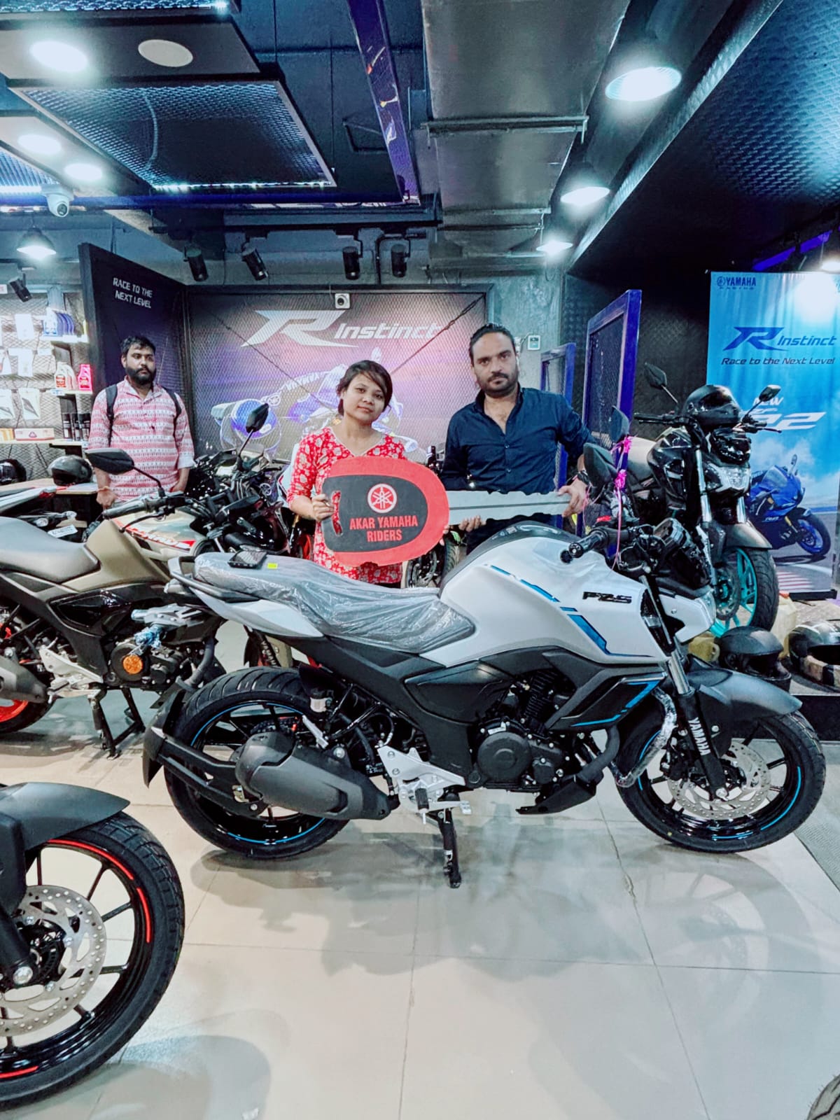 Two Wheeler Dealer — Yamaha Motor Showroom in Jaipur (photo 44)