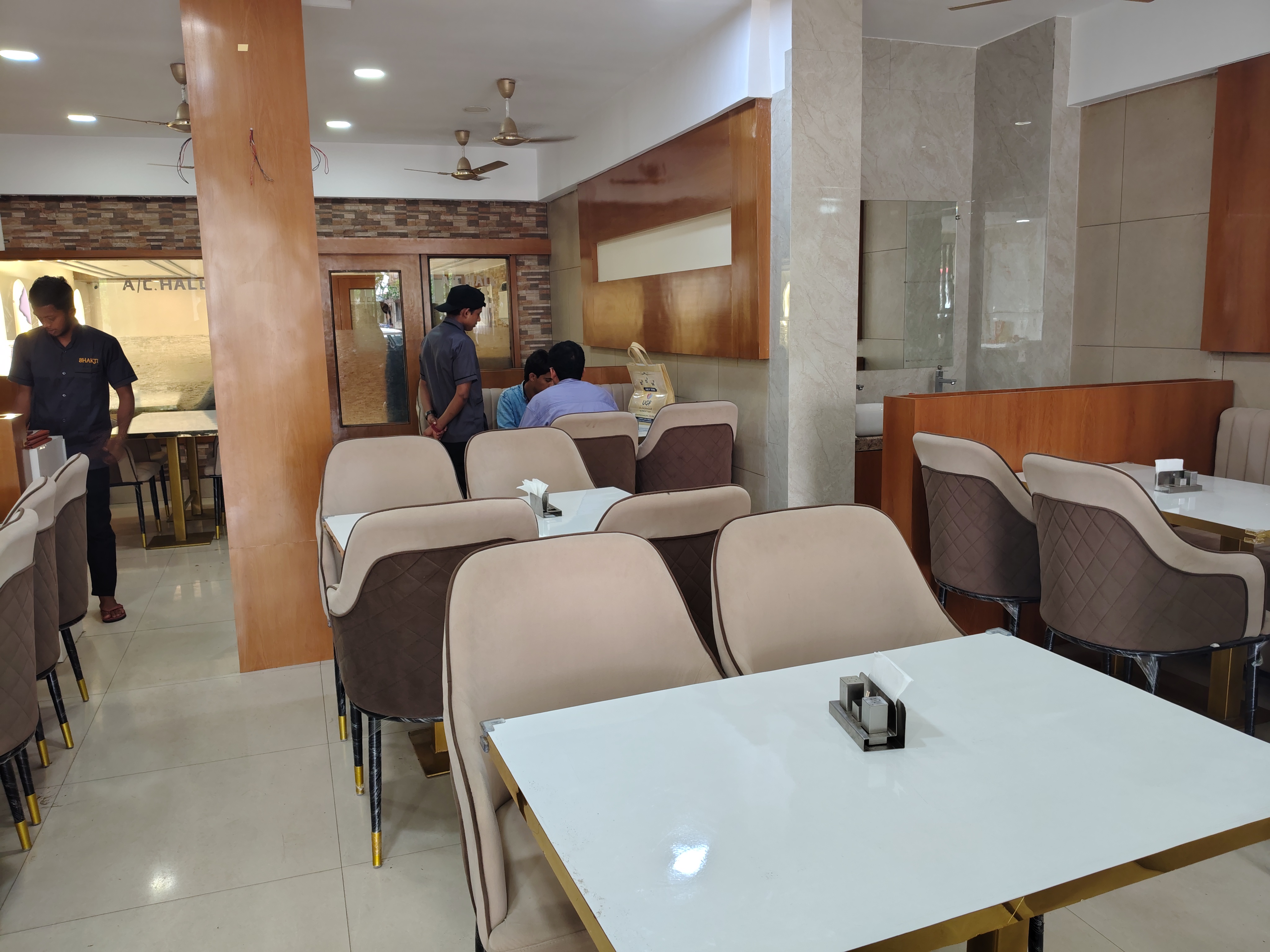 Restaurant — BHAKTI FAMILY HHUB in Mumbai Central (photo 9)