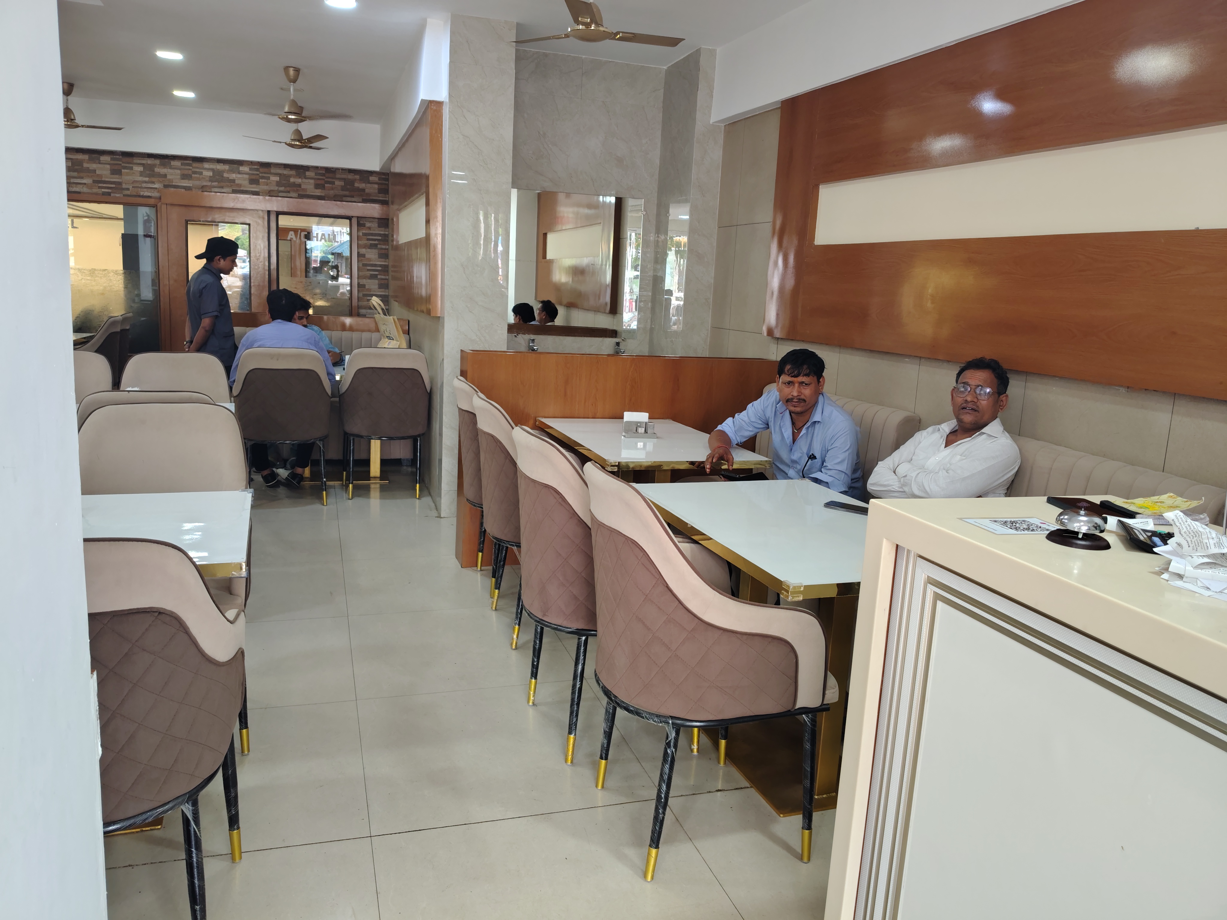Restaurant — BHAKTI FAMILY HHUB in Mumbai Central (photo 8)