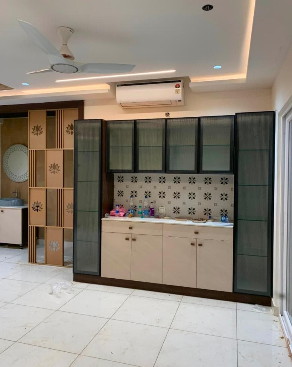 Aluminium Profile Shutter & Slim Partition Ahmedabad
Alumini