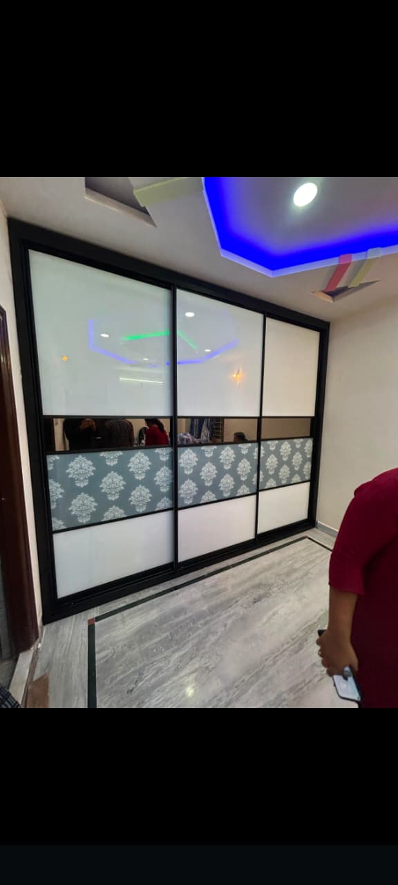 Aluminium Profile Shutter & Slim Partition Ahmedabad
Alumini