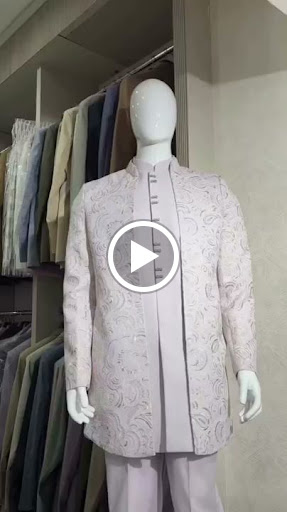 Discover AAKARSHAN, your ultimate family fashion destination in…