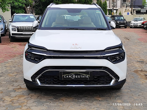 π Kia Carens Luxury Plus Diesel AT 2022 β Now Available!
β
69,000 kms | Top Lux