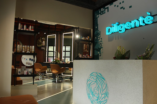 Discover a new you at Diligente Salon in Jaipur! Our skilled