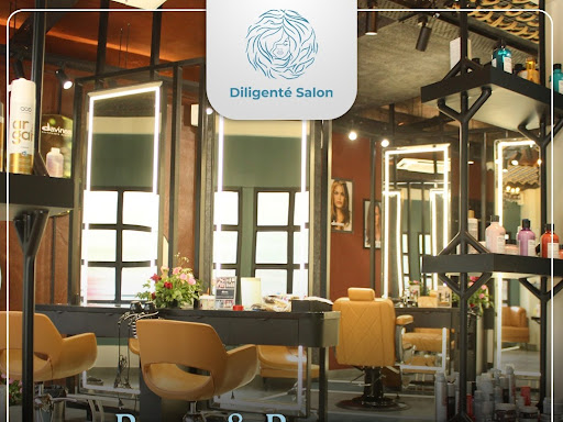 At unisex salon in Jaipur, Consider a hair botox treatment. 
